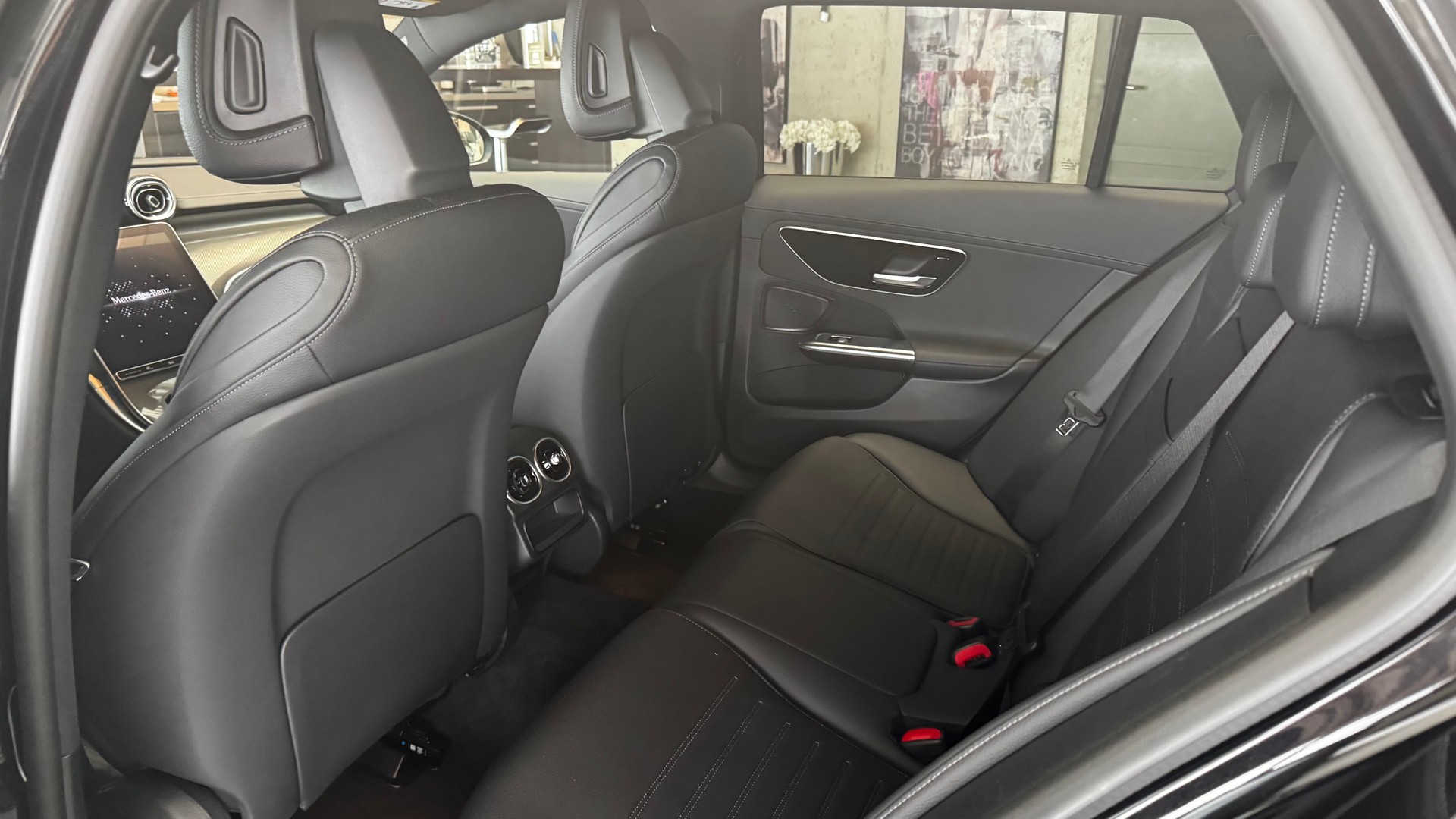 MERCEDES-BENZ C 220 d Swiss Star AMG Line 4matic Kombi-image-16