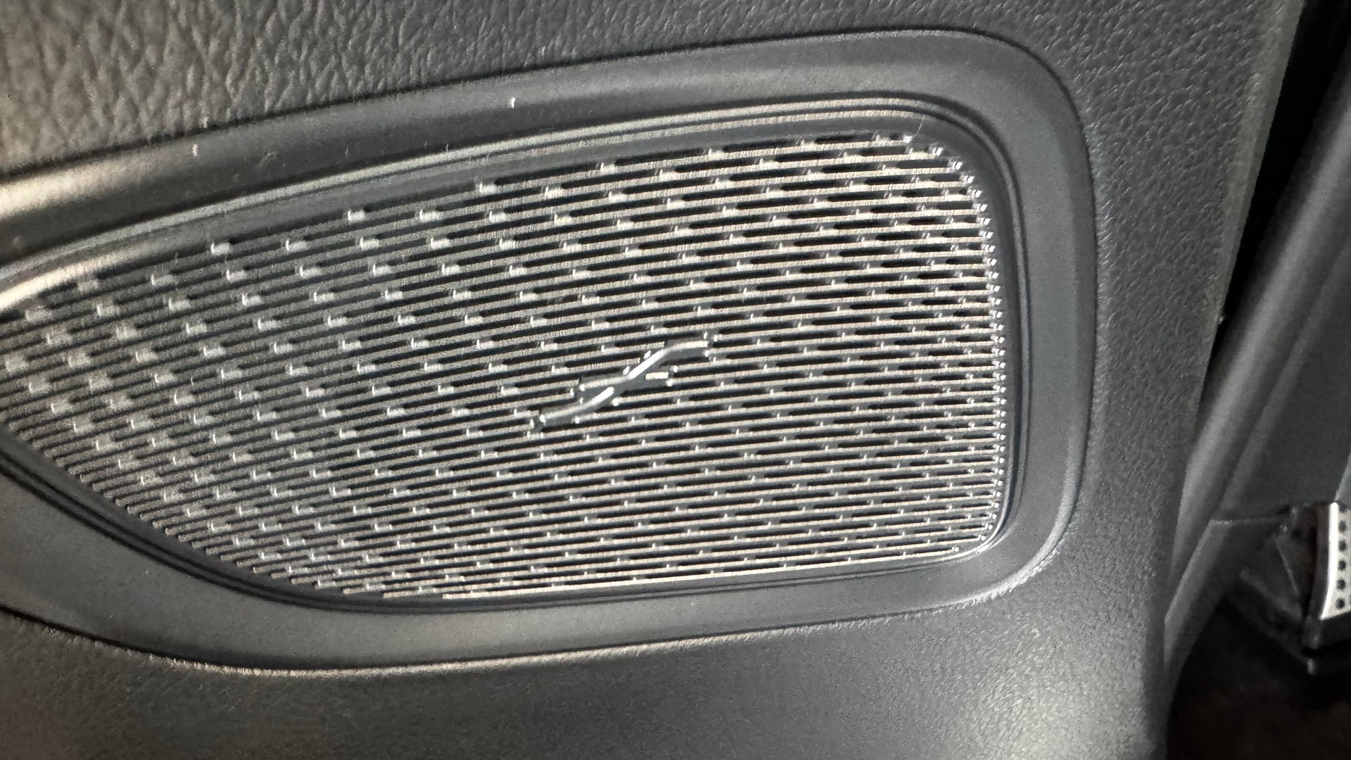 MERCEDES-BENZ C 220 d Swiss Star AMG Line 4matic Kombi-image-12