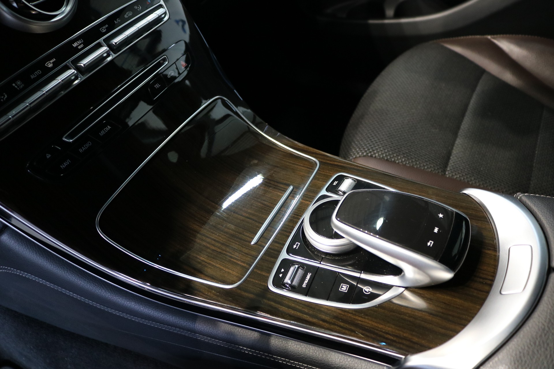 MERCEDES-BENZ GLC 300 4Matic Exclusive 9G-Tronic-image-25