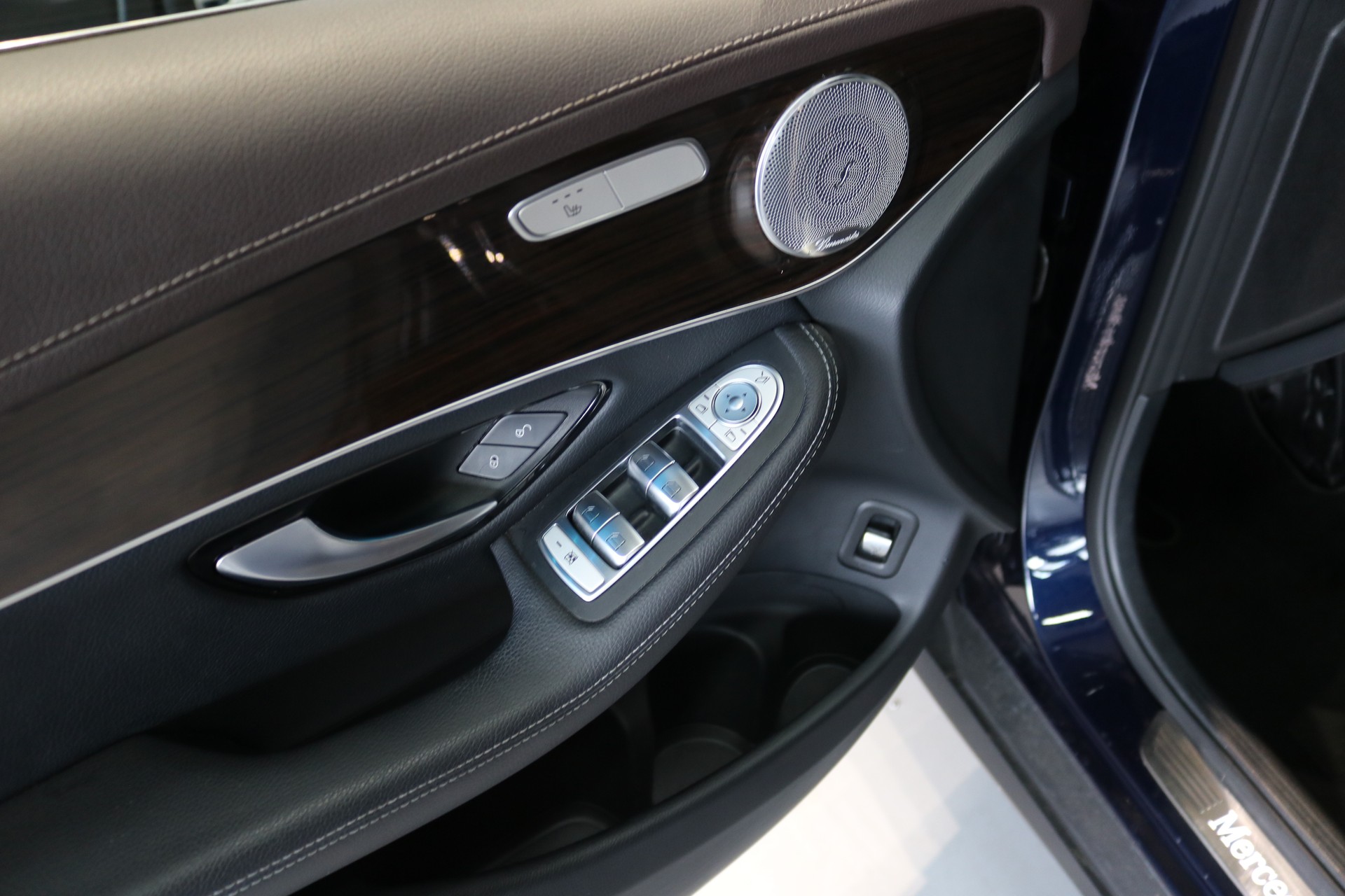 MERCEDES-BENZ GLC 300 4Matic Exclusive 9G-Tronic-image-24