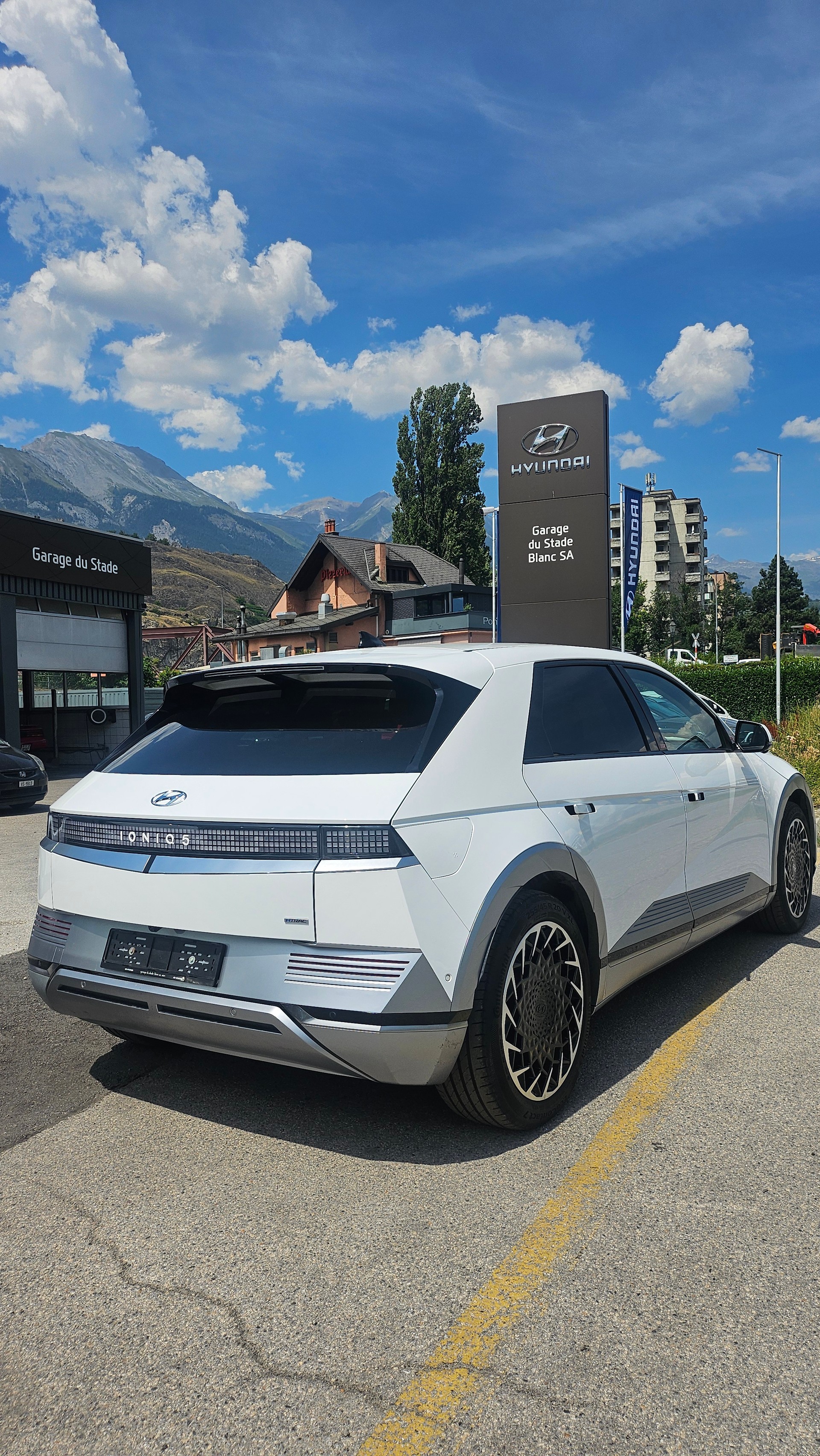 HYUNDAI Ioniq 5 72kWh First Edition 4WD-image-3
