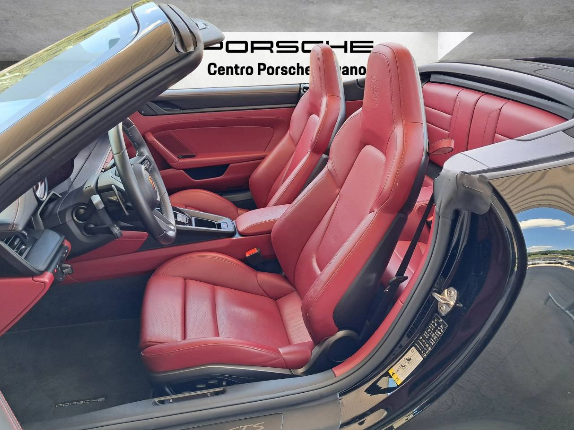 PORSCHE 911 Carrera 4 GTS Cabriolet (MY22)-image-4