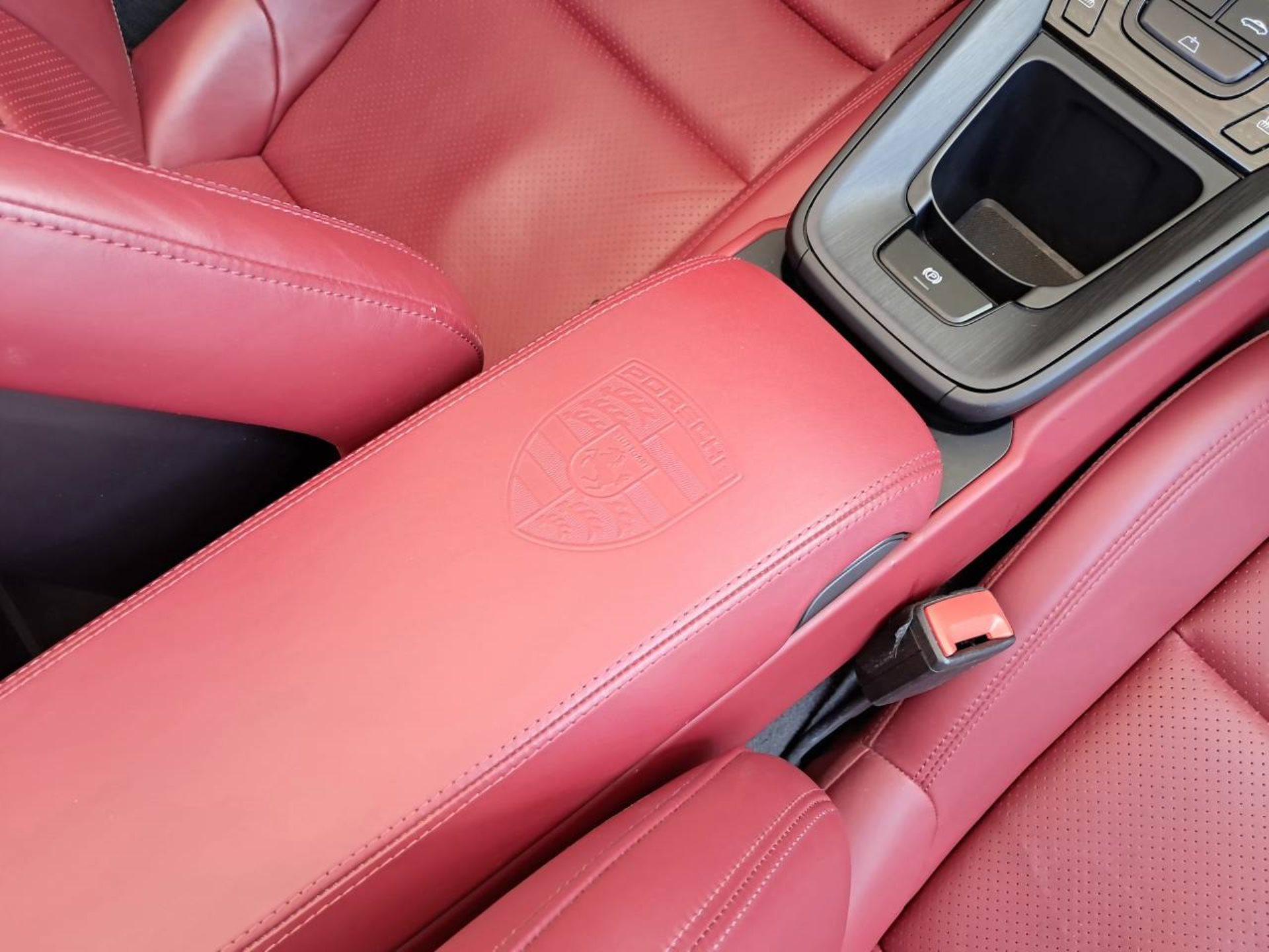 PORSCHE 911 Carrera 4 GTS Cabriolet (MY22)-image-26