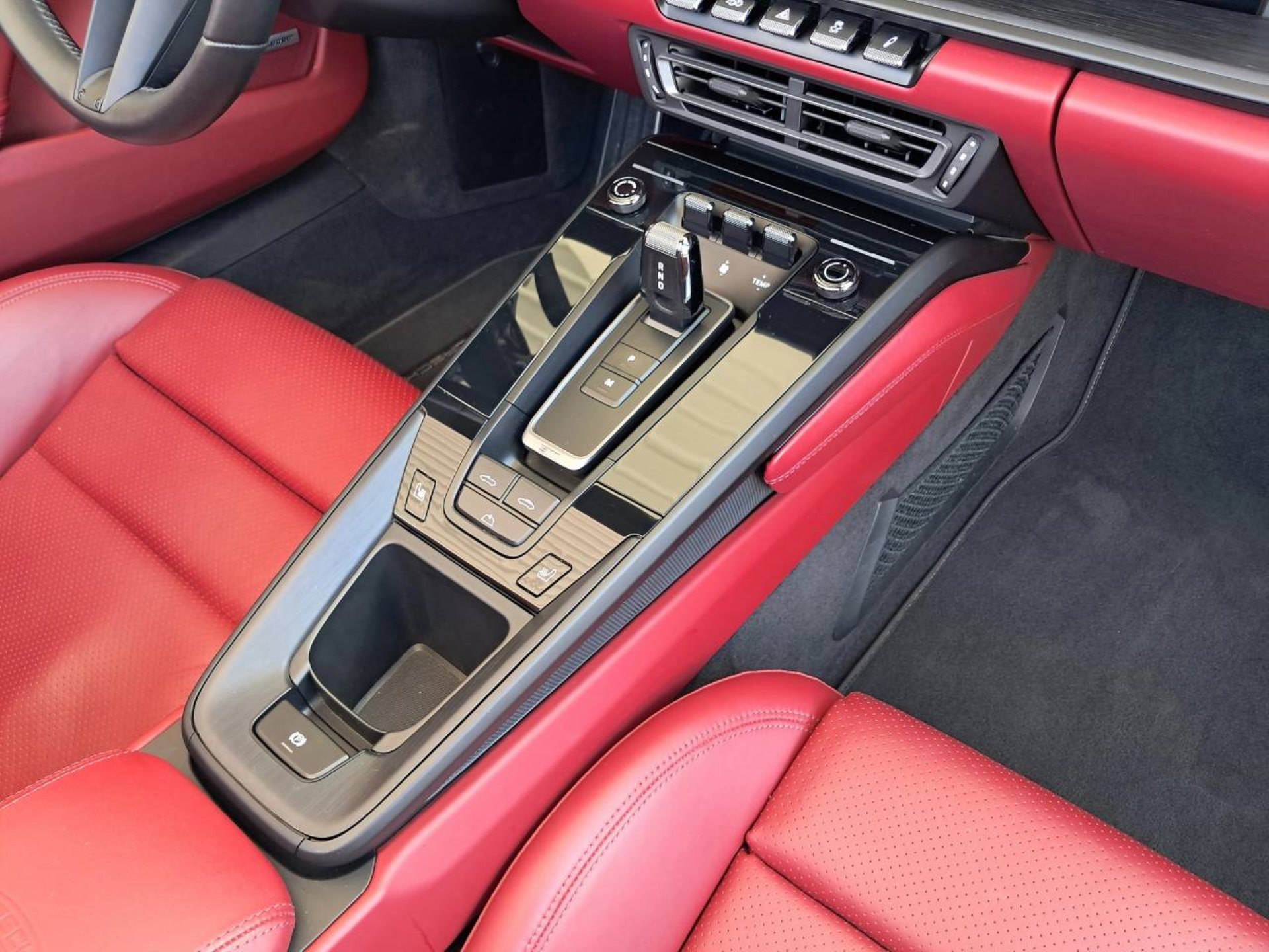 PORSCHE 911 Carrera 4 GTS Cabriolet (MY22)-image-18