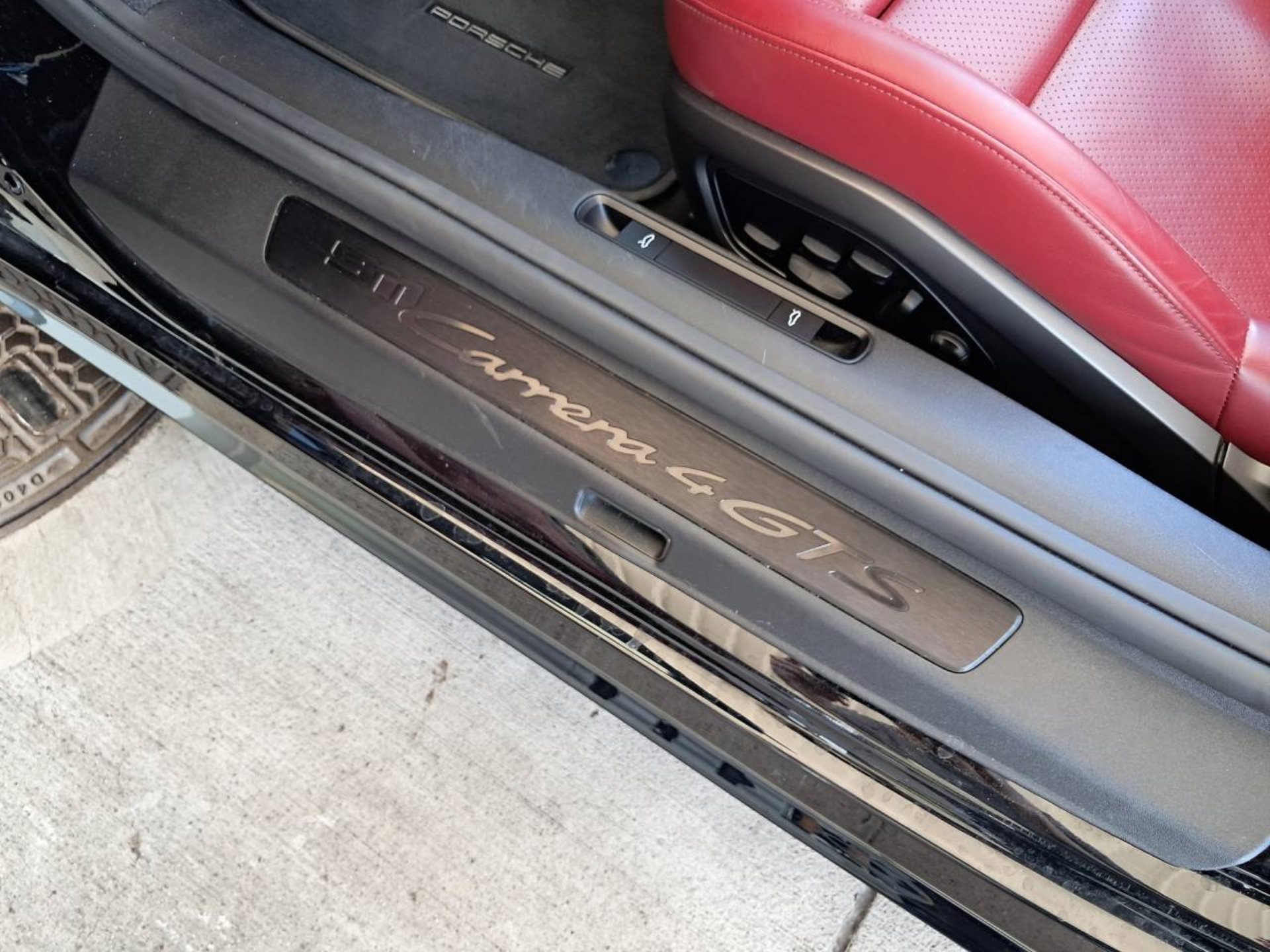 PORSCHE 911 Carrera 4 GTS Cabriolet (MY22)-image-24