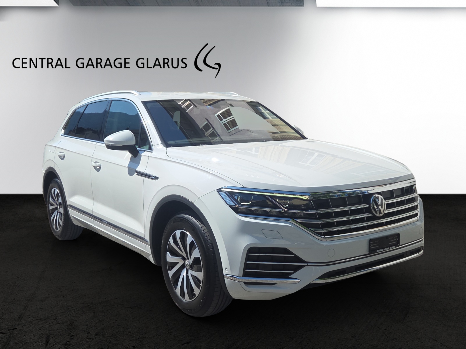 VW Touareg 3.0 TDI Atmosphere Tiptronic-showroom-element-1