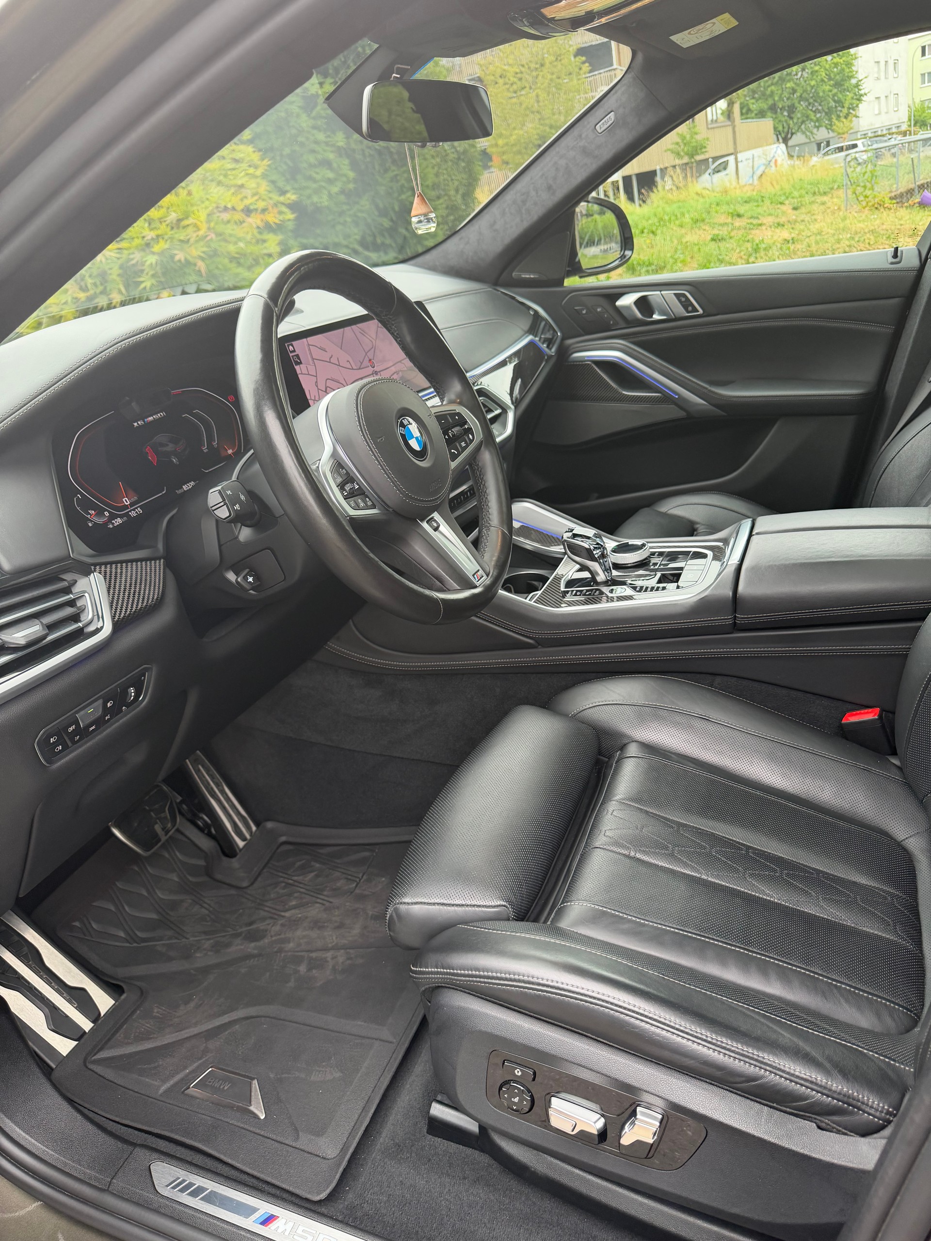 BMW X6 M50i-image-6