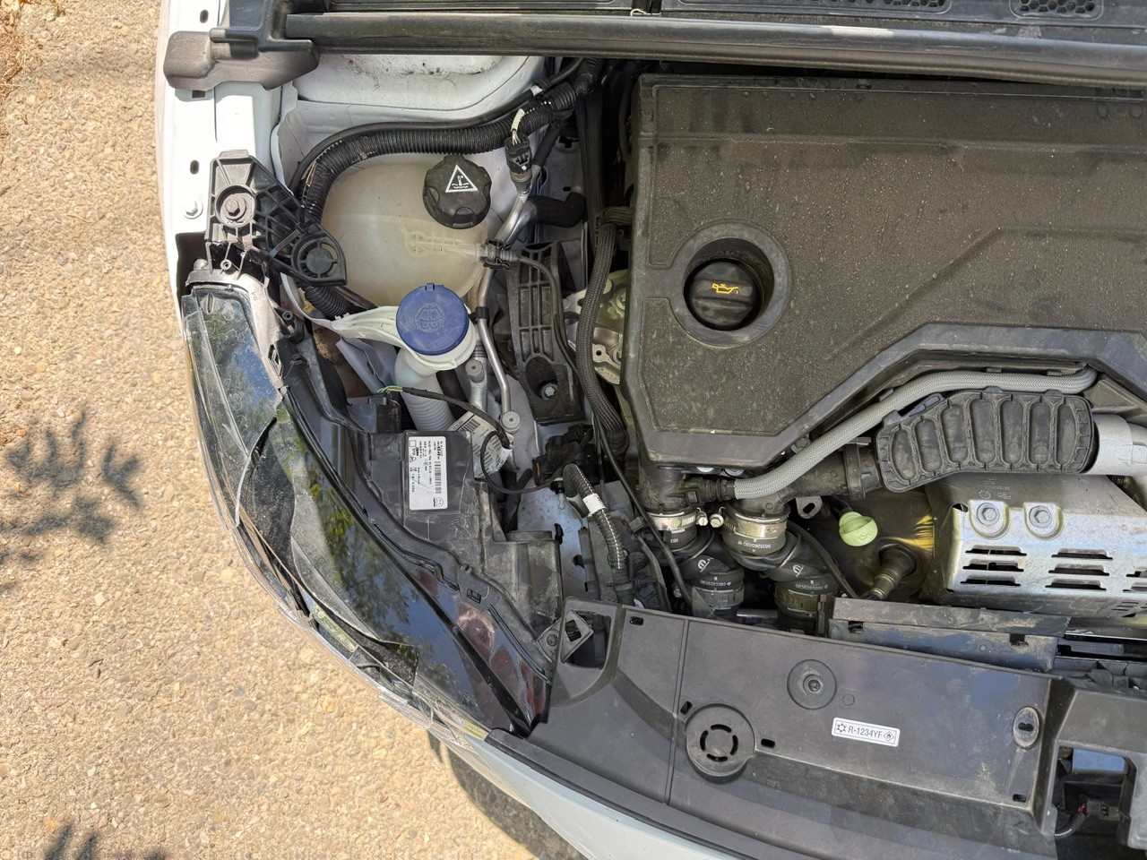 PEUGEOT 208 1.2 MHEV 110 Allure-image-9