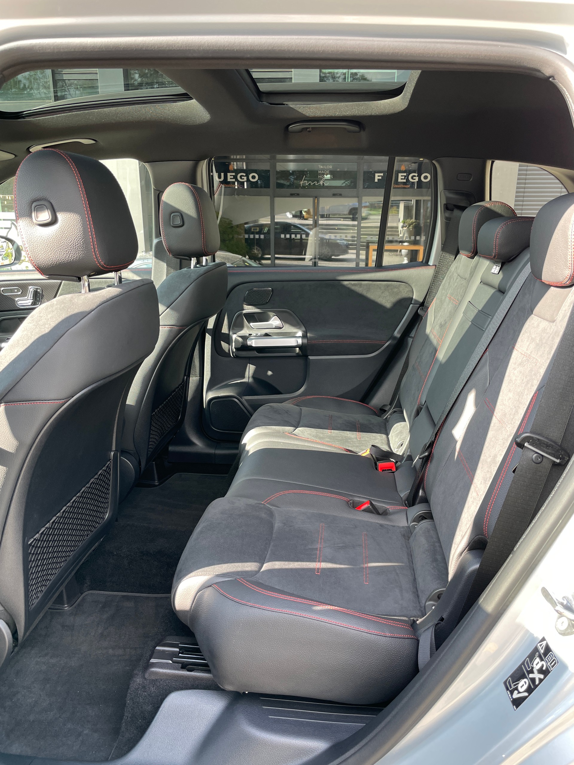 MERCEDES-BENZ GLB 35 AMG 4Matic 8G-Tronic-image-17