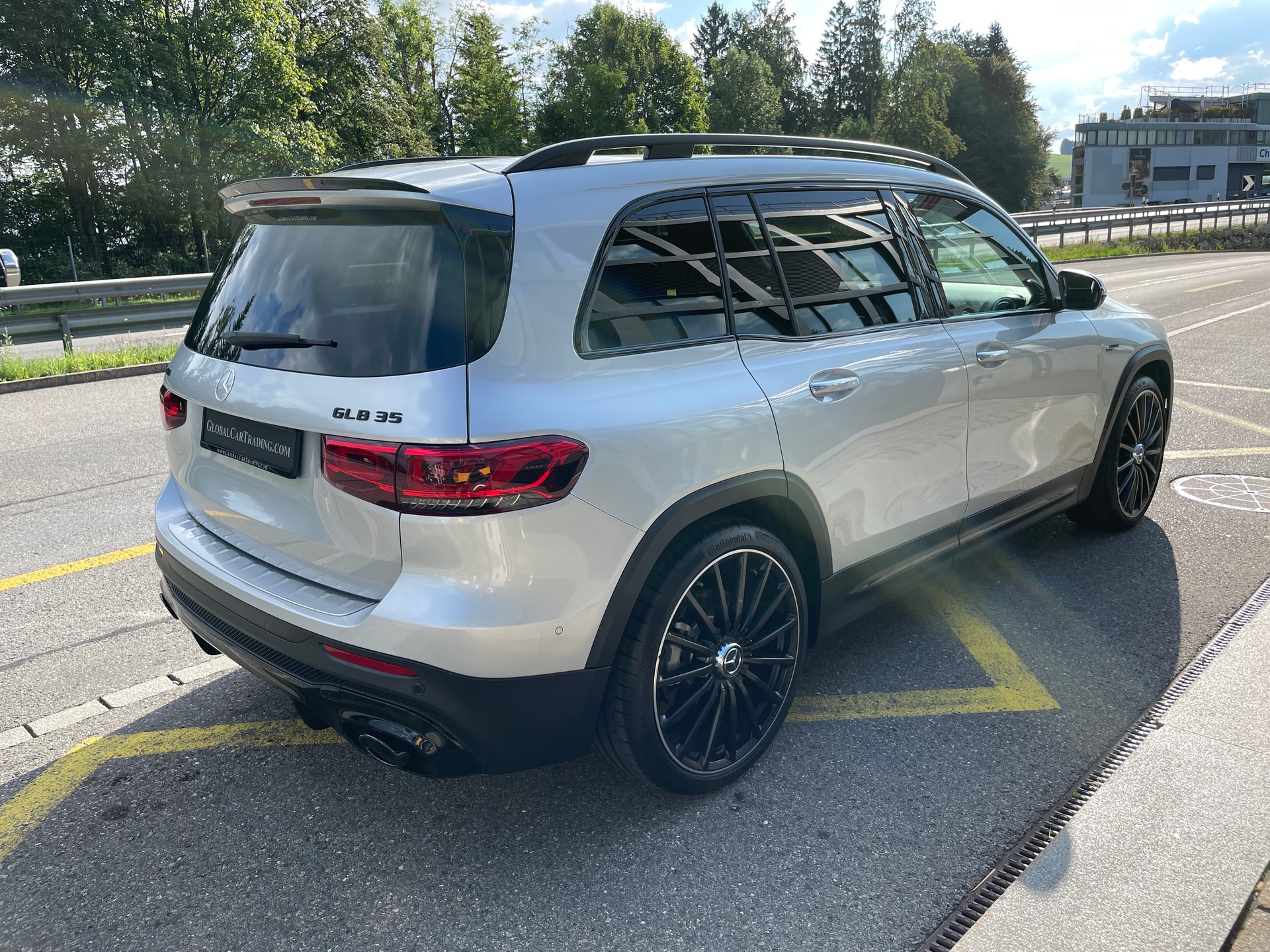 MERCEDES-BENZ GLB 35 AMG 4Matic 8G-Tronic-image-4