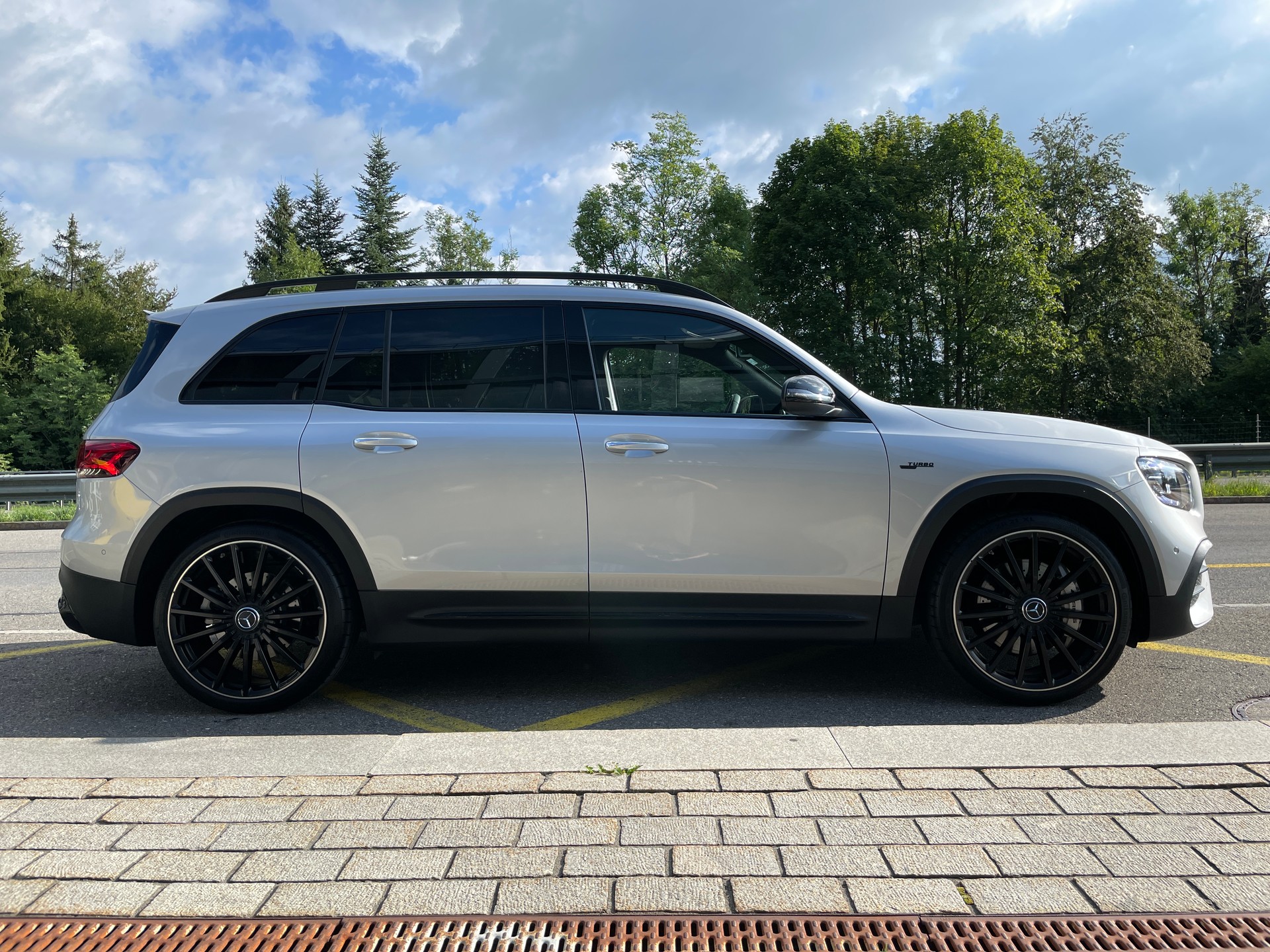 MERCEDES-BENZ GLB 35 AMG 4Matic 8G-Tronic-showroom-element-3