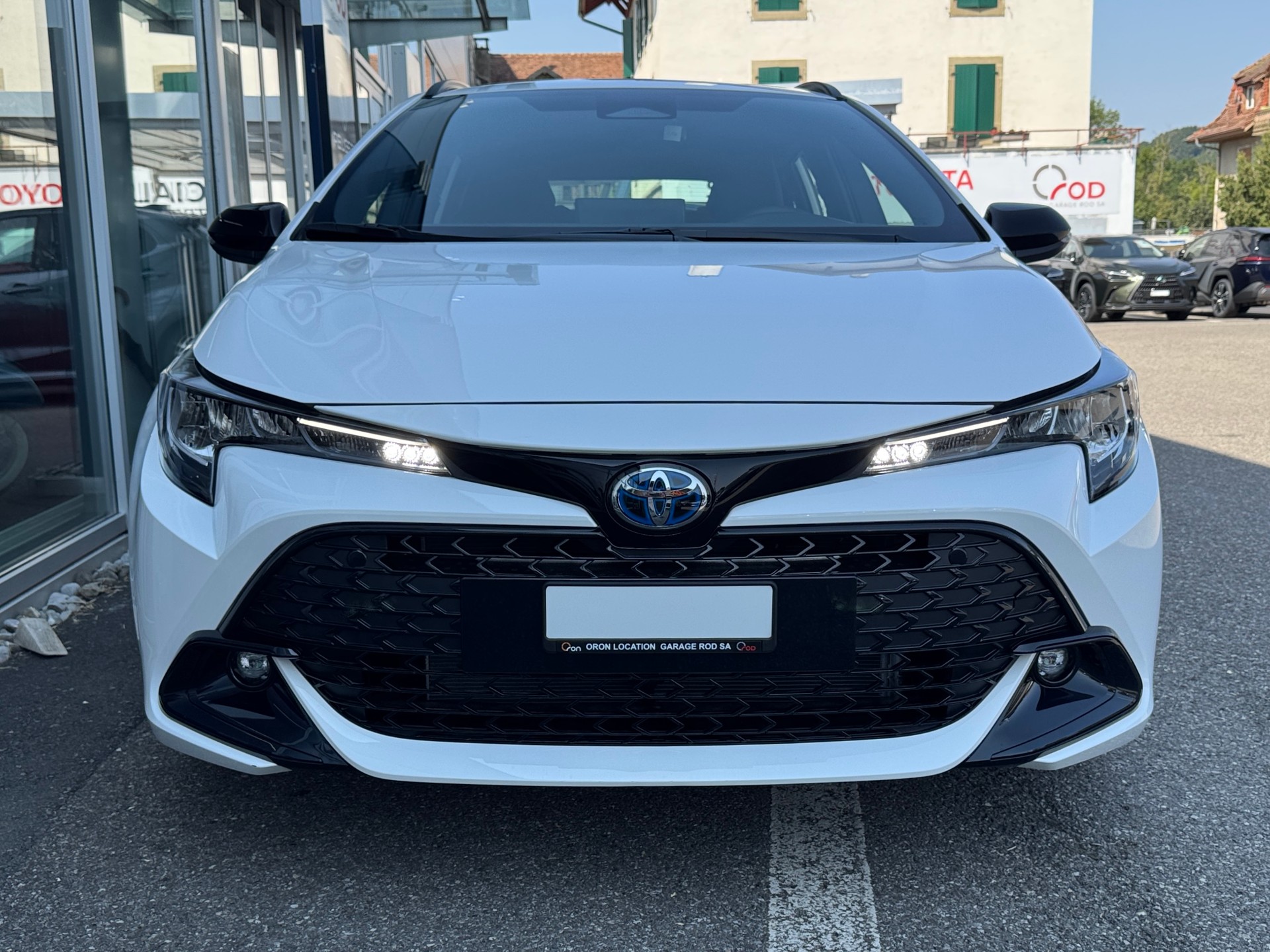 TOYOTA Corolla 1.8 HSD Comfort e- CVT-showroom-element-2