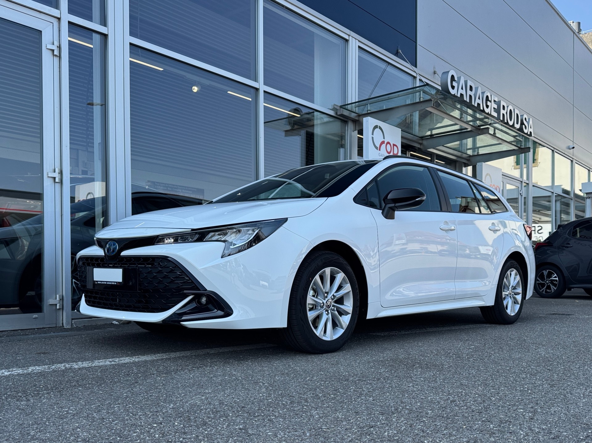 TOYOTA Corolla 1.8 HSD Comfort e- CVT-showroom-element-1