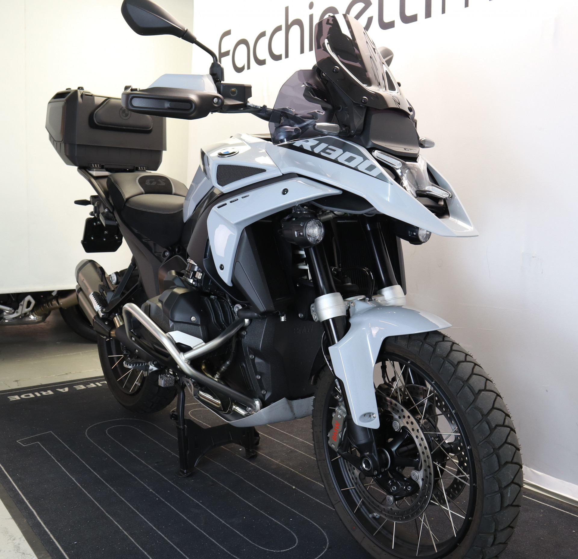 BMW R 1300 GS Triple Black *Services inclus 3ans/30 000 km*-image-5
