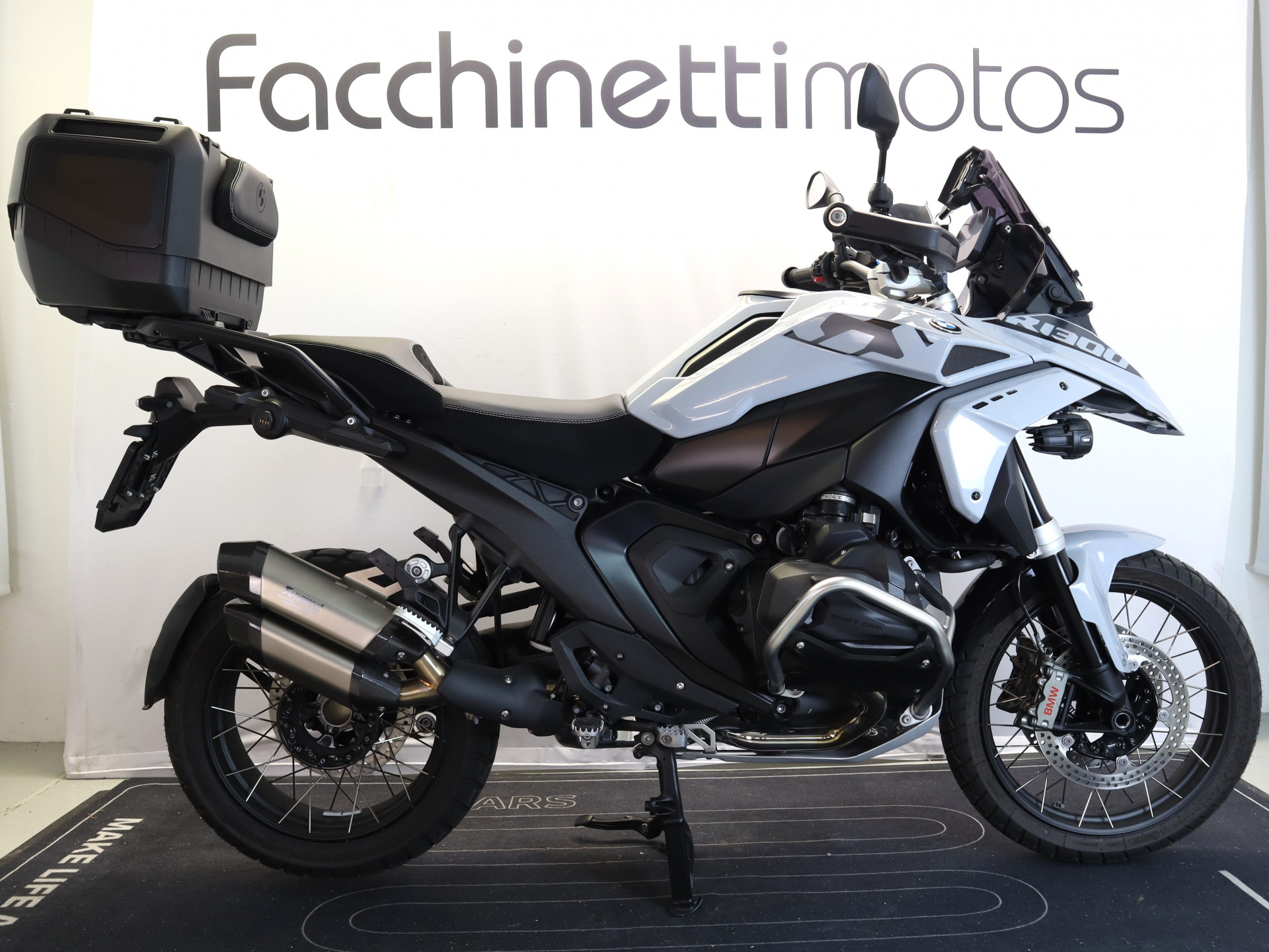BMW R 1300 GS Triple Black *Services inclus 3ans/30 000 km*-showroom-element-1