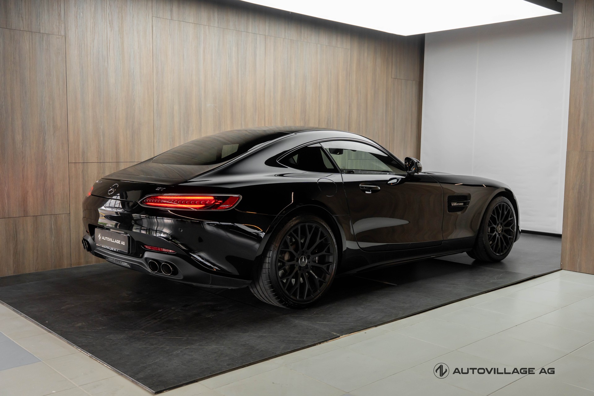 MERCEDES-BENZ AMG GT Speedshift DCT | Night Edition-showroom-element-1