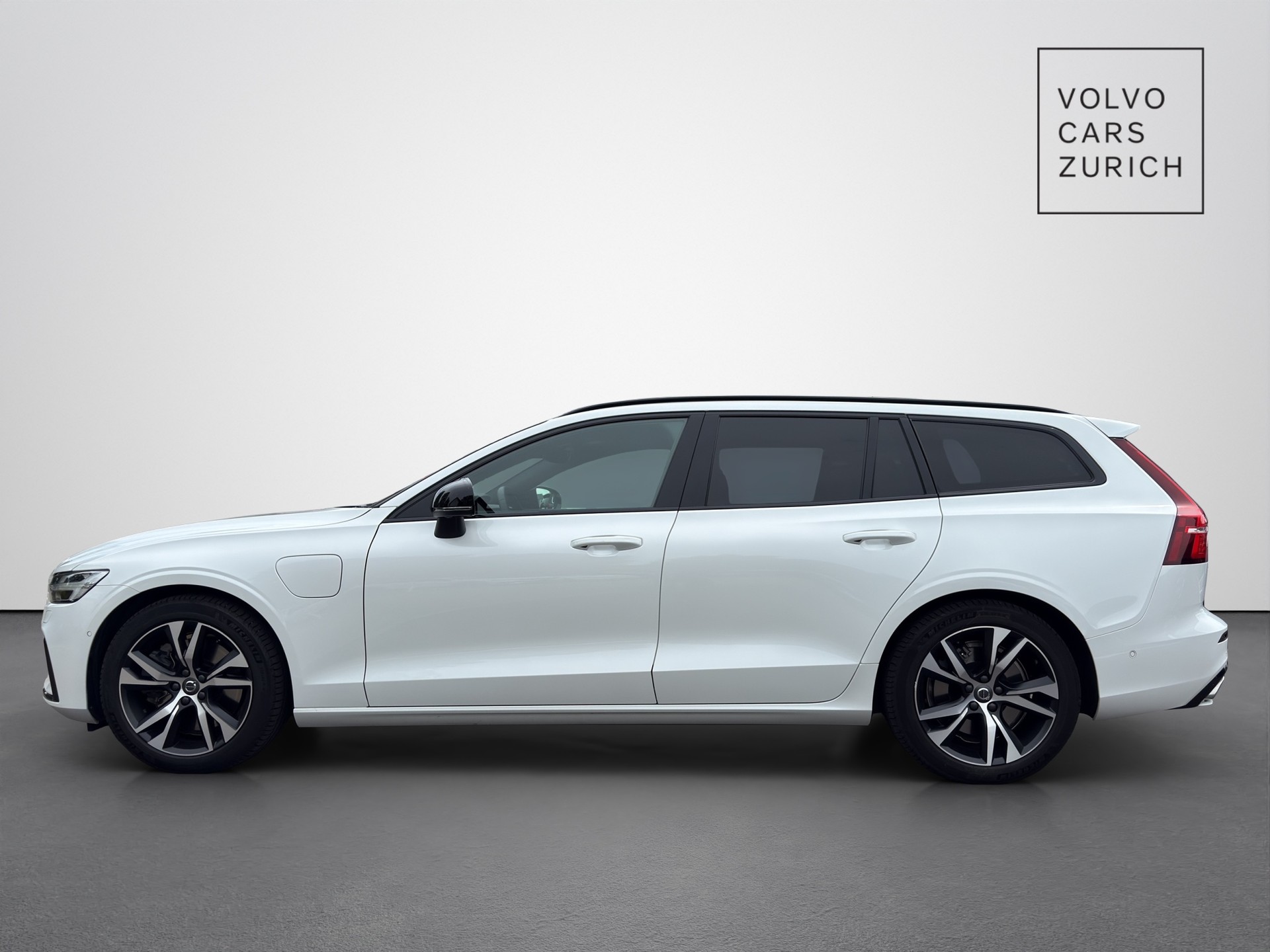 VOLVO V60 2.0 T8 TE R-Design eAWD-showroom-element-2