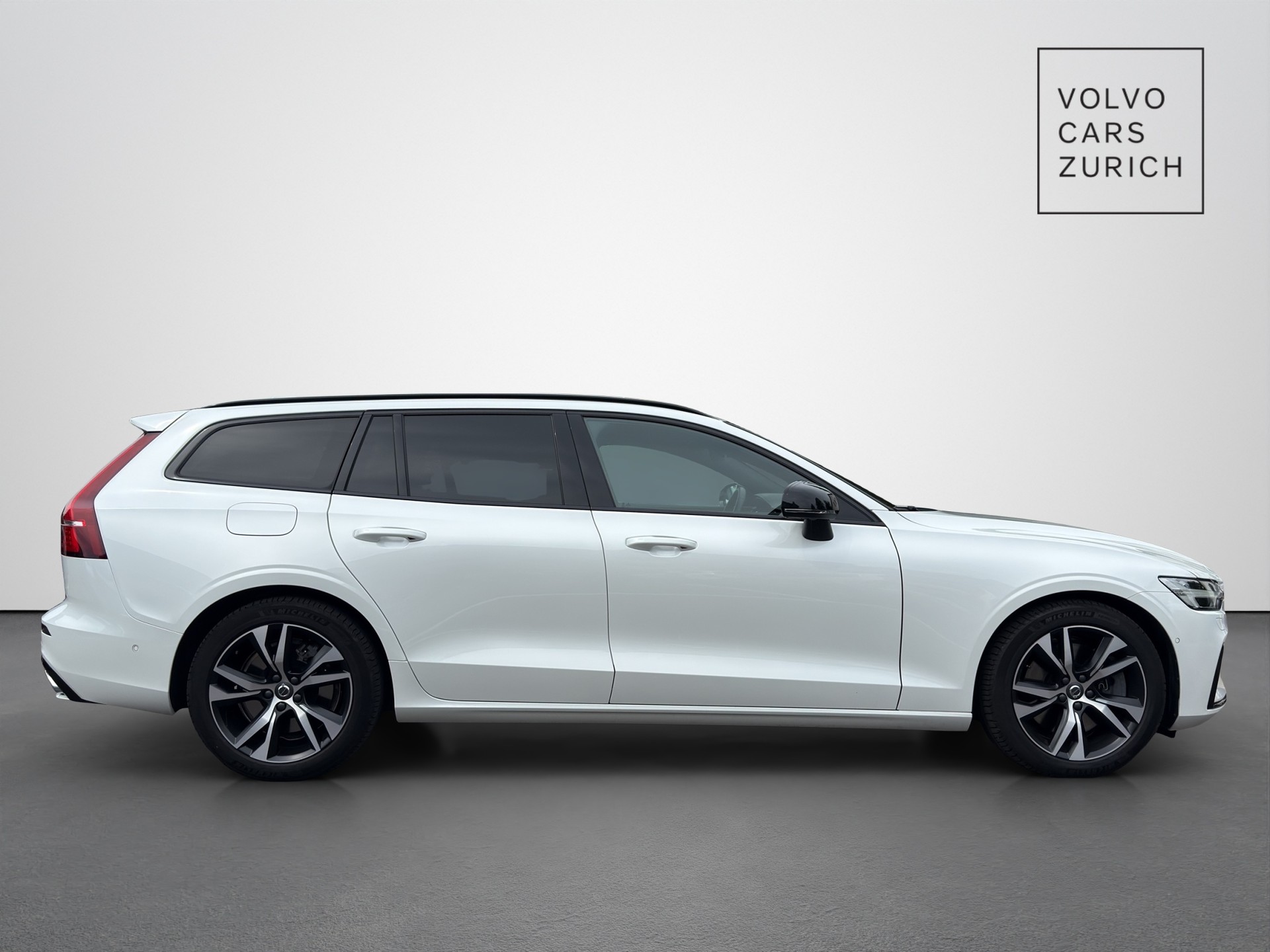 VOLVO V60 2.0 T8 TE R-Design eAWD-showroom-element-3