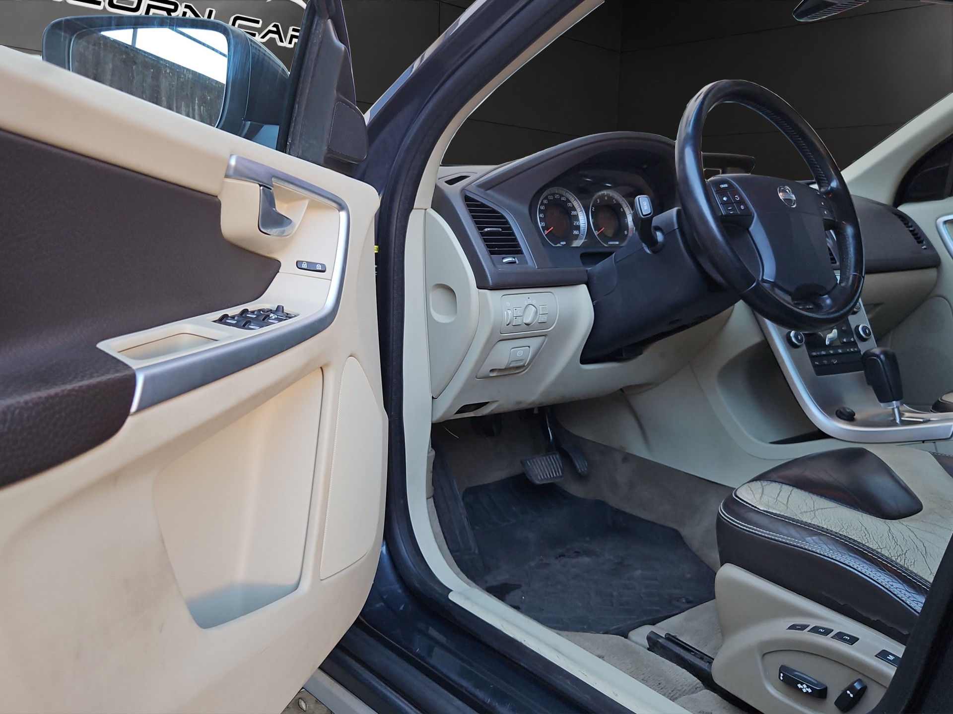 VOLVO XC60 T6 AWD Summum Geartronic-image-18