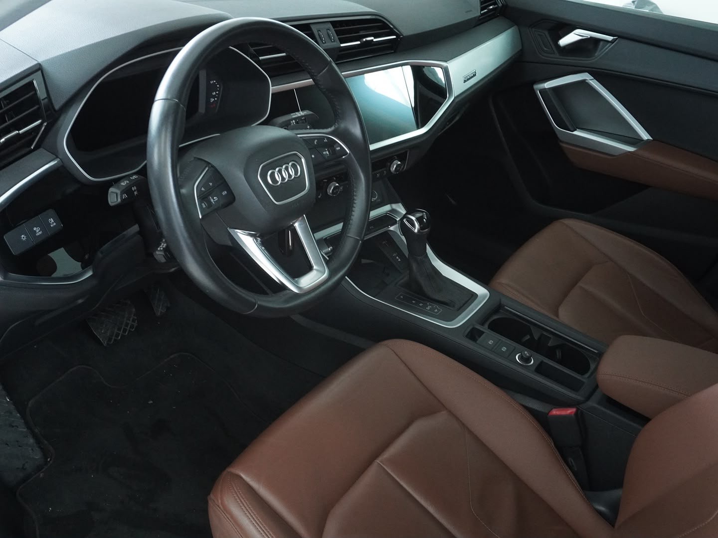AUDI Q3 45 TFSI advanced quattro S-tronic-showroom-element-2