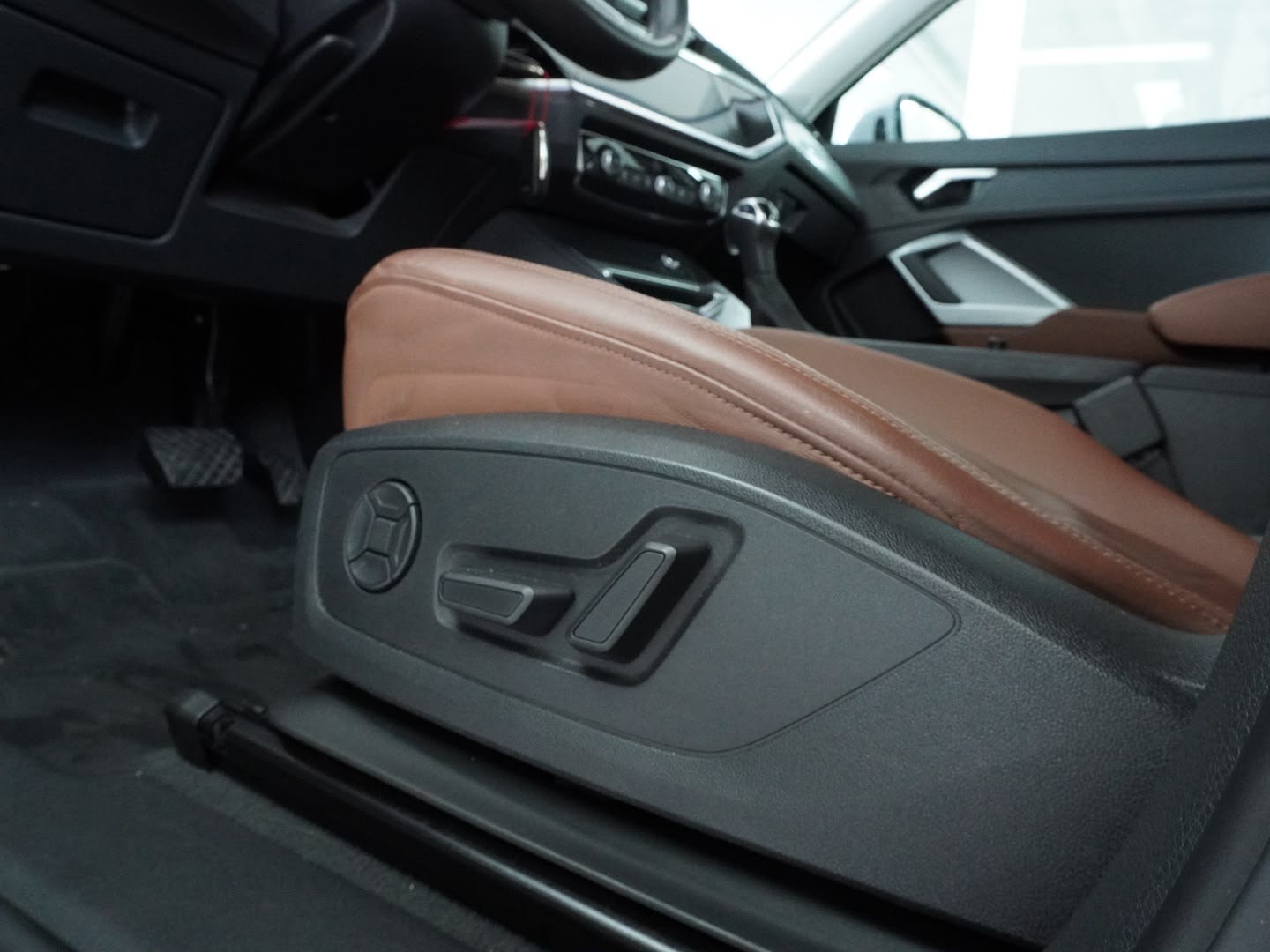 AUDI Q3 45 TFSI advanced quattro S-tronic-image-8