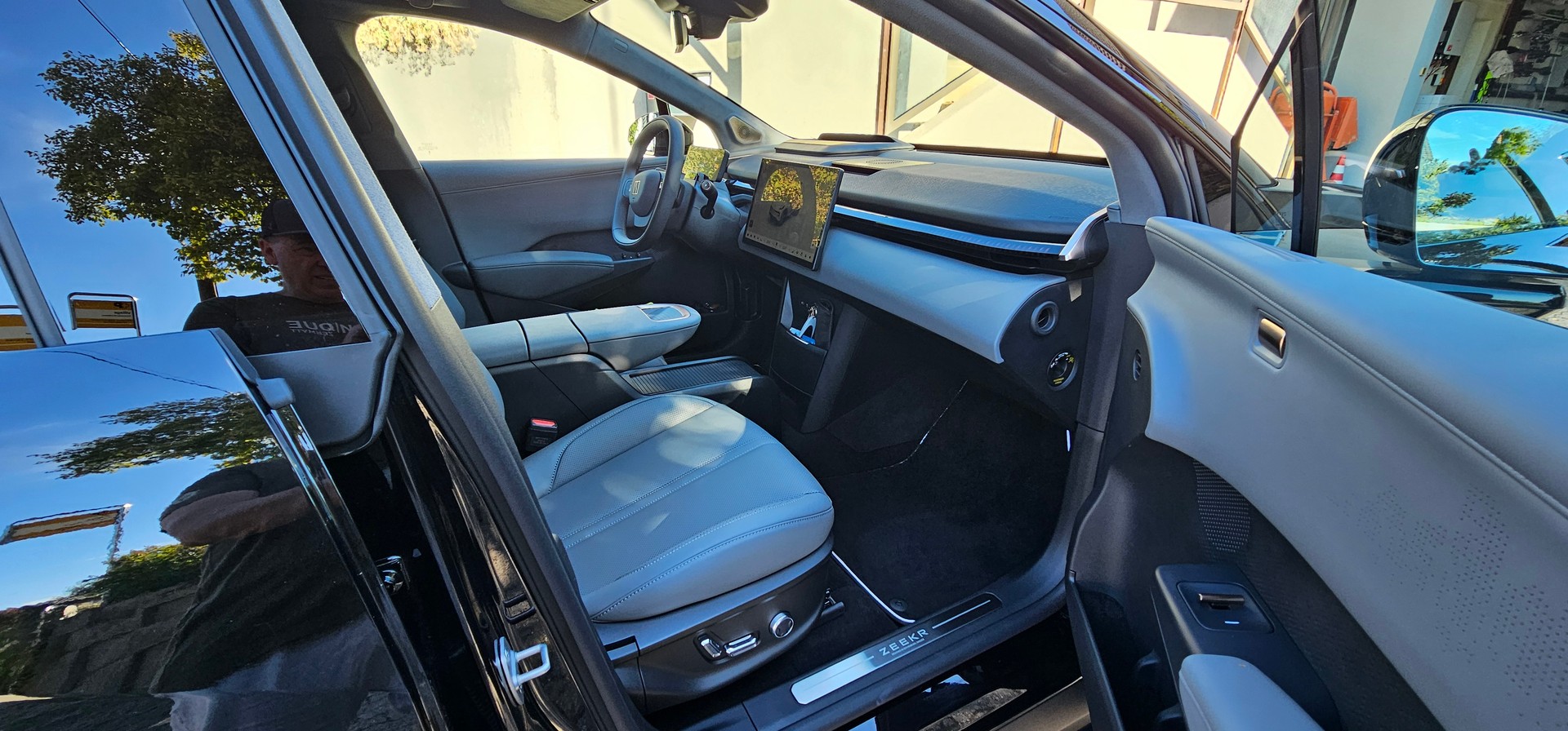 ZEEKR Privilege AWD-image-12