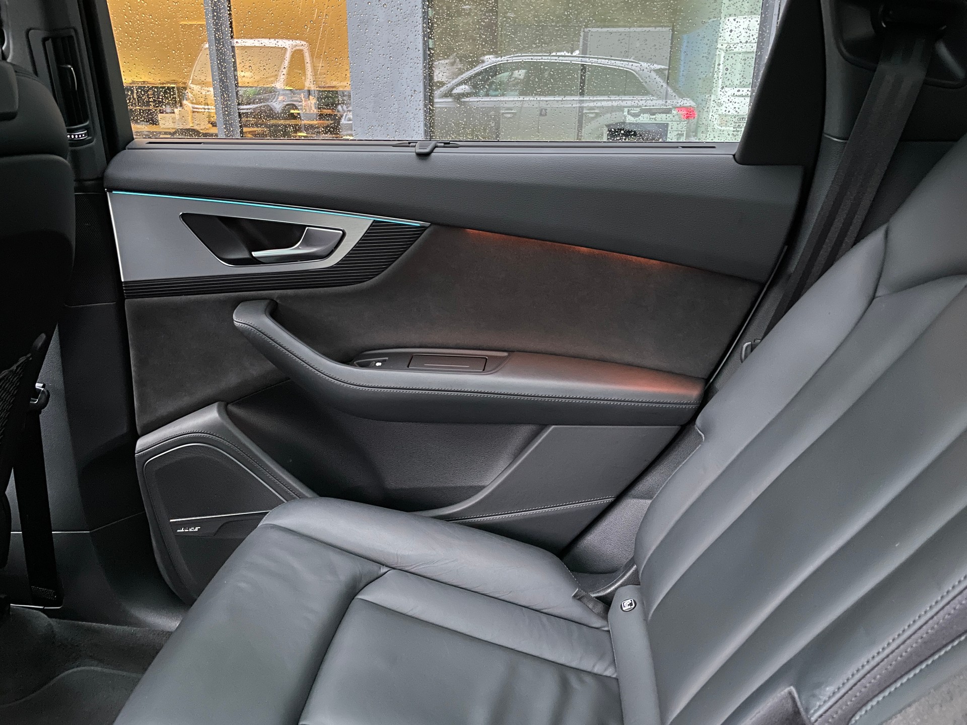 AUDI Q7 e-tron 3.0 TDI quattro tiptronic-image-24