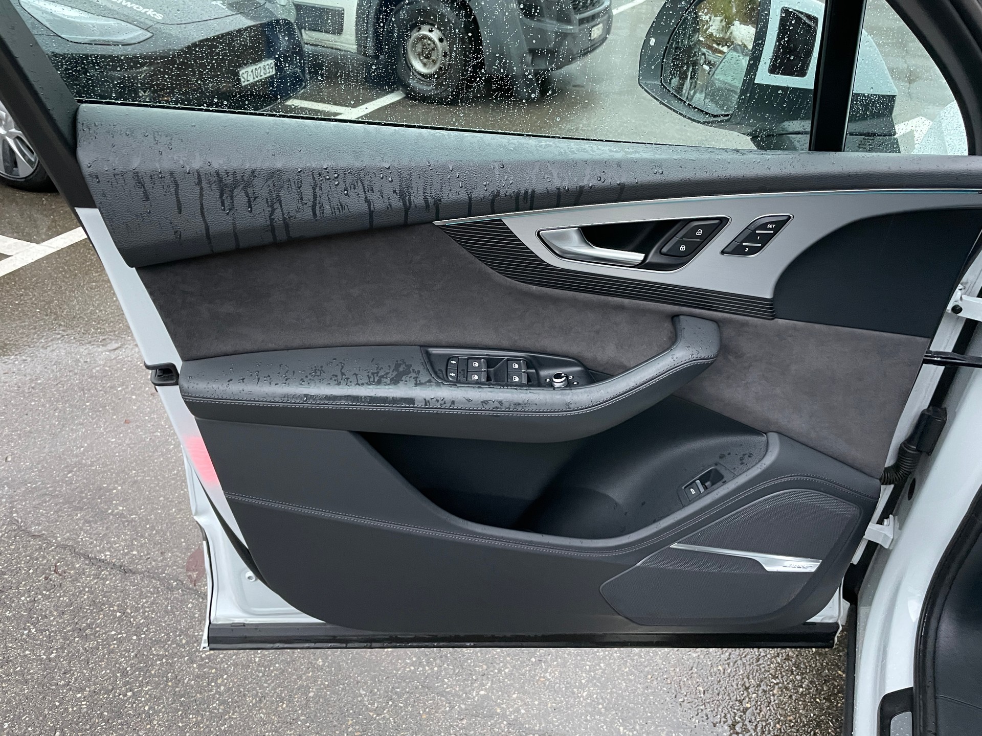 AUDI Q7 e-tron 3.0 TDI quattro tiptronic-image-12