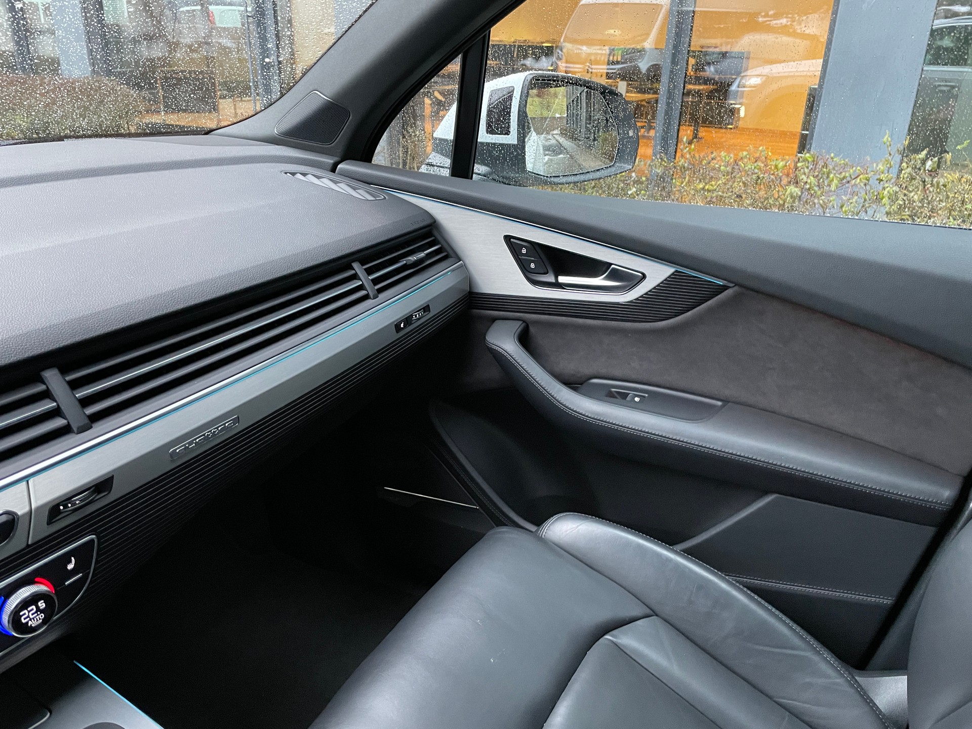 AUDI Q7 e-tron 3.0 TDI quattro tiptronic-image-15