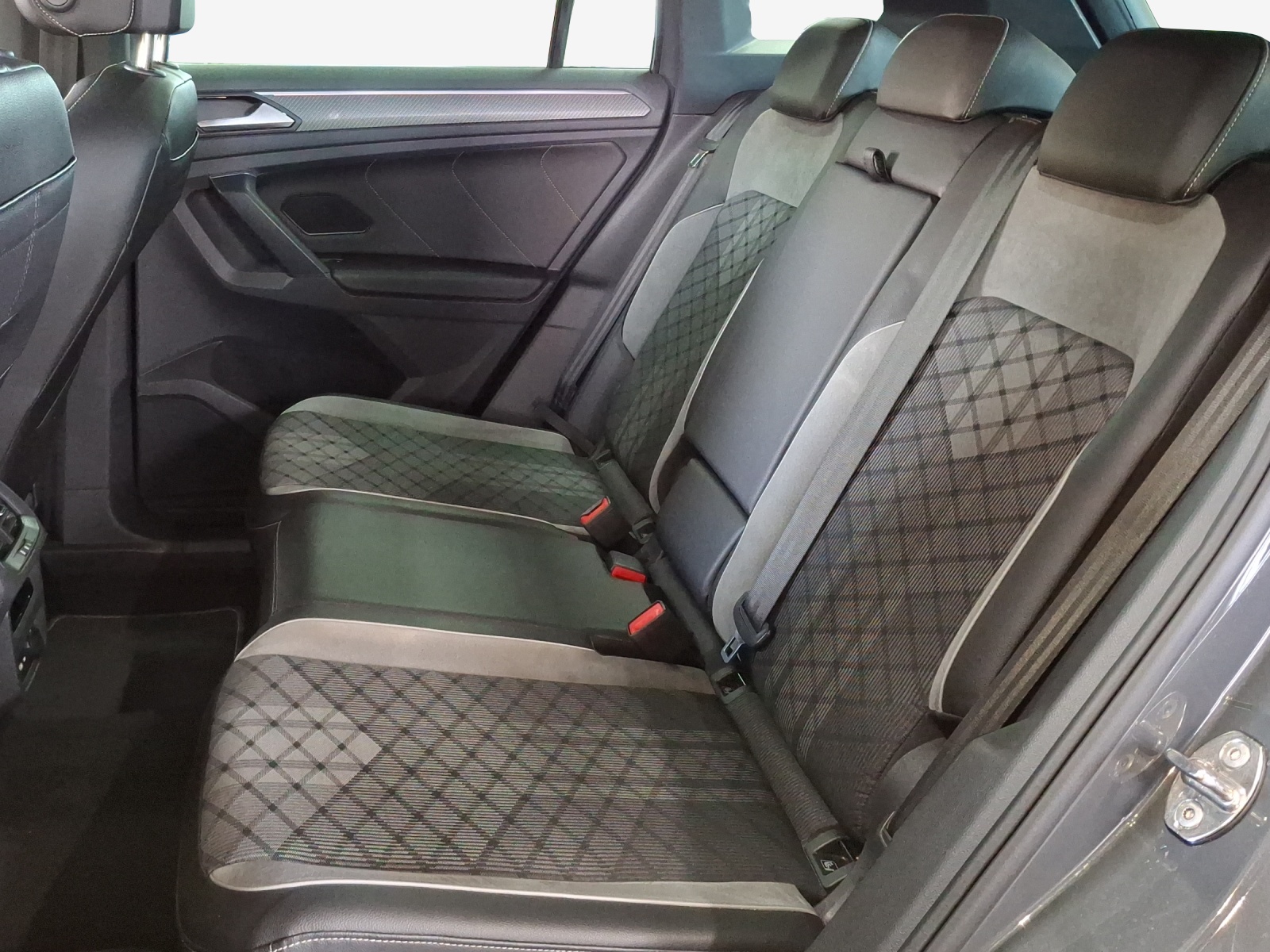 VW Tiguan 2.0TSI R-Line 4Motion DSG-image-11