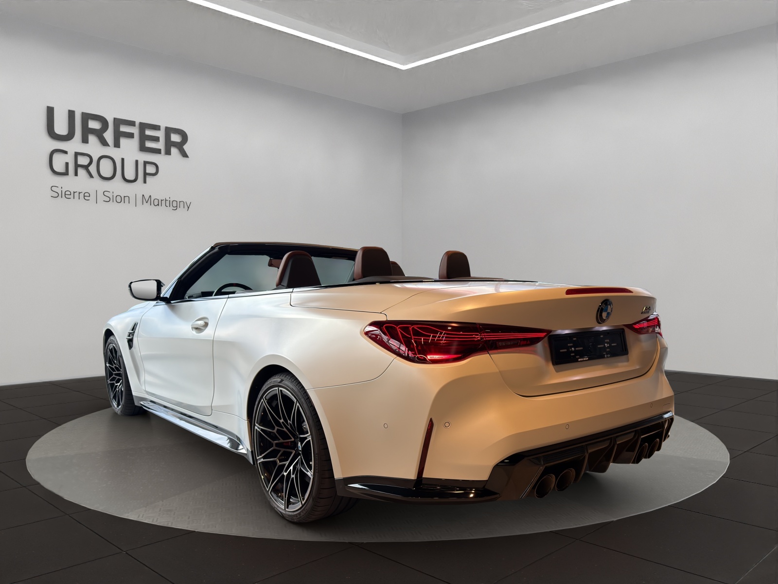 BMW M4 Cabrio Competition M xDrive-showroom-element-3