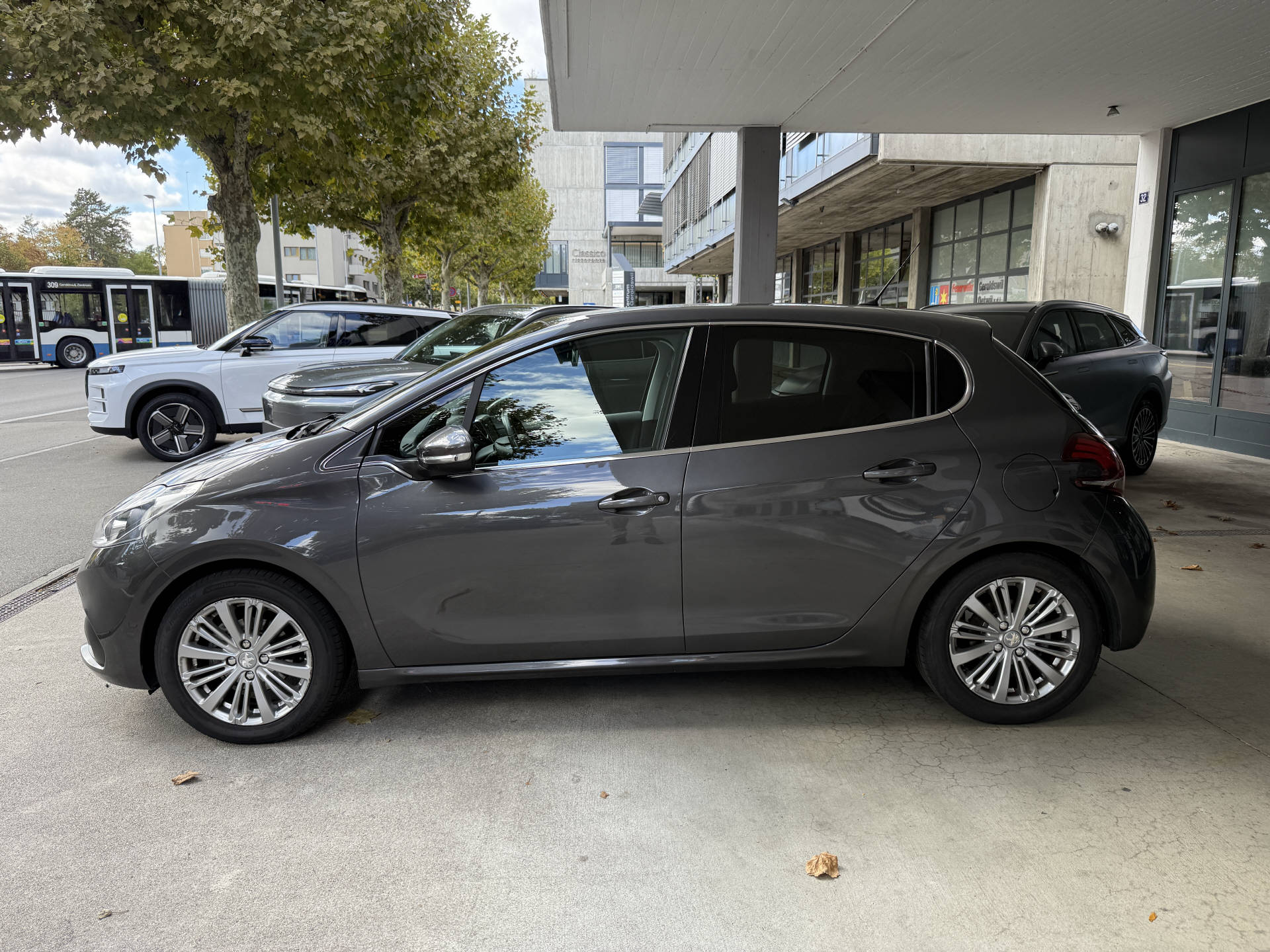 PEUGEOT 208 1.2 PureTech Allure S/S-showroom-element-1