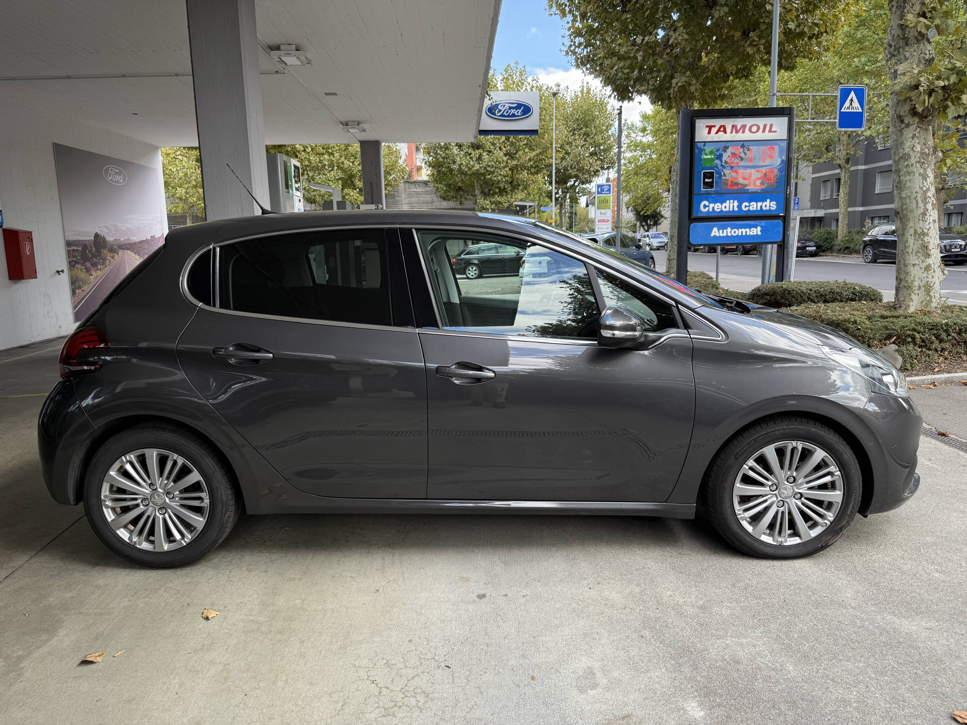 PEUGEOT 208 1.2 PureTech Allure S/S-image-4