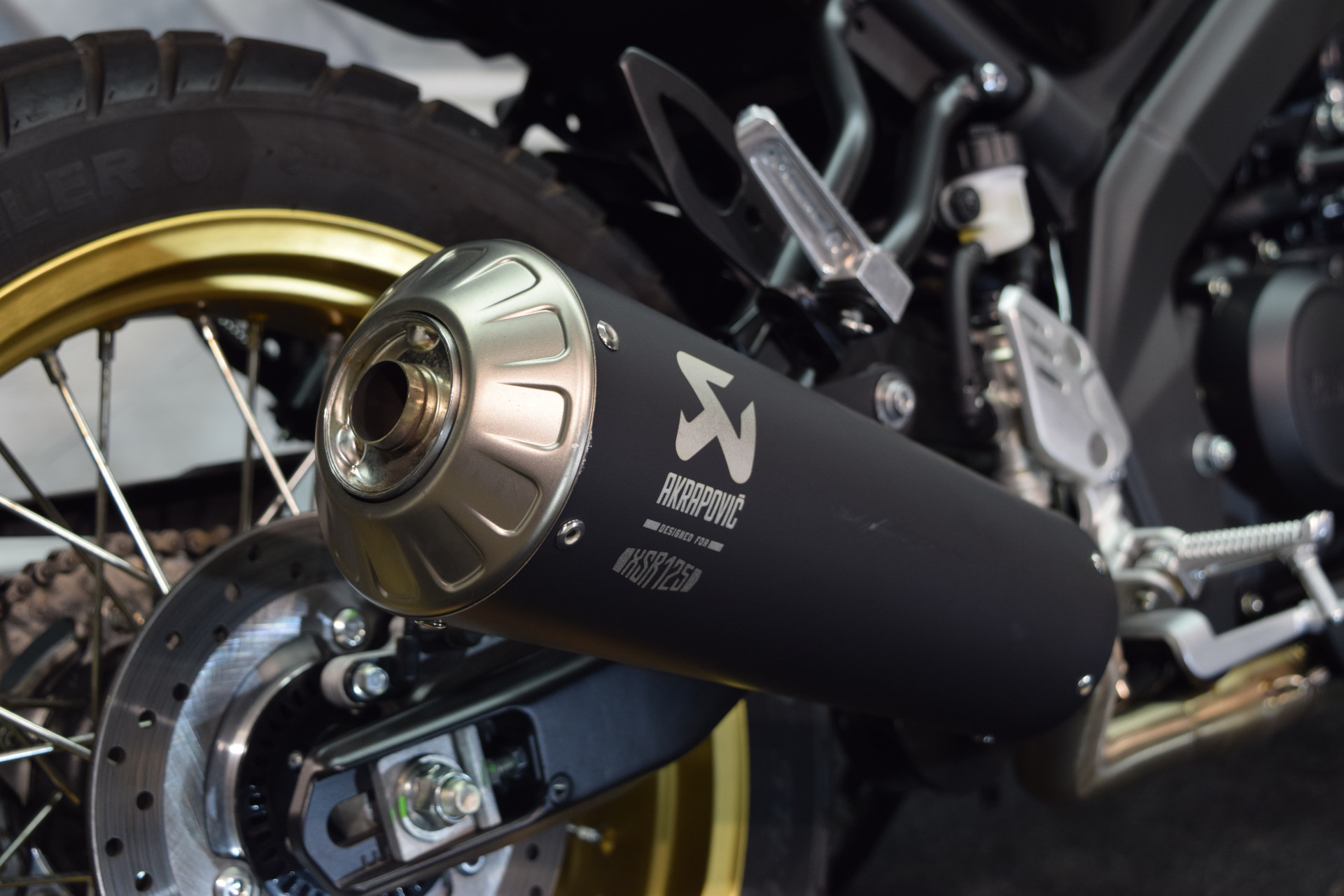 YAMAHA XSR 125 Legacy inkl. Akrapovic-image-6