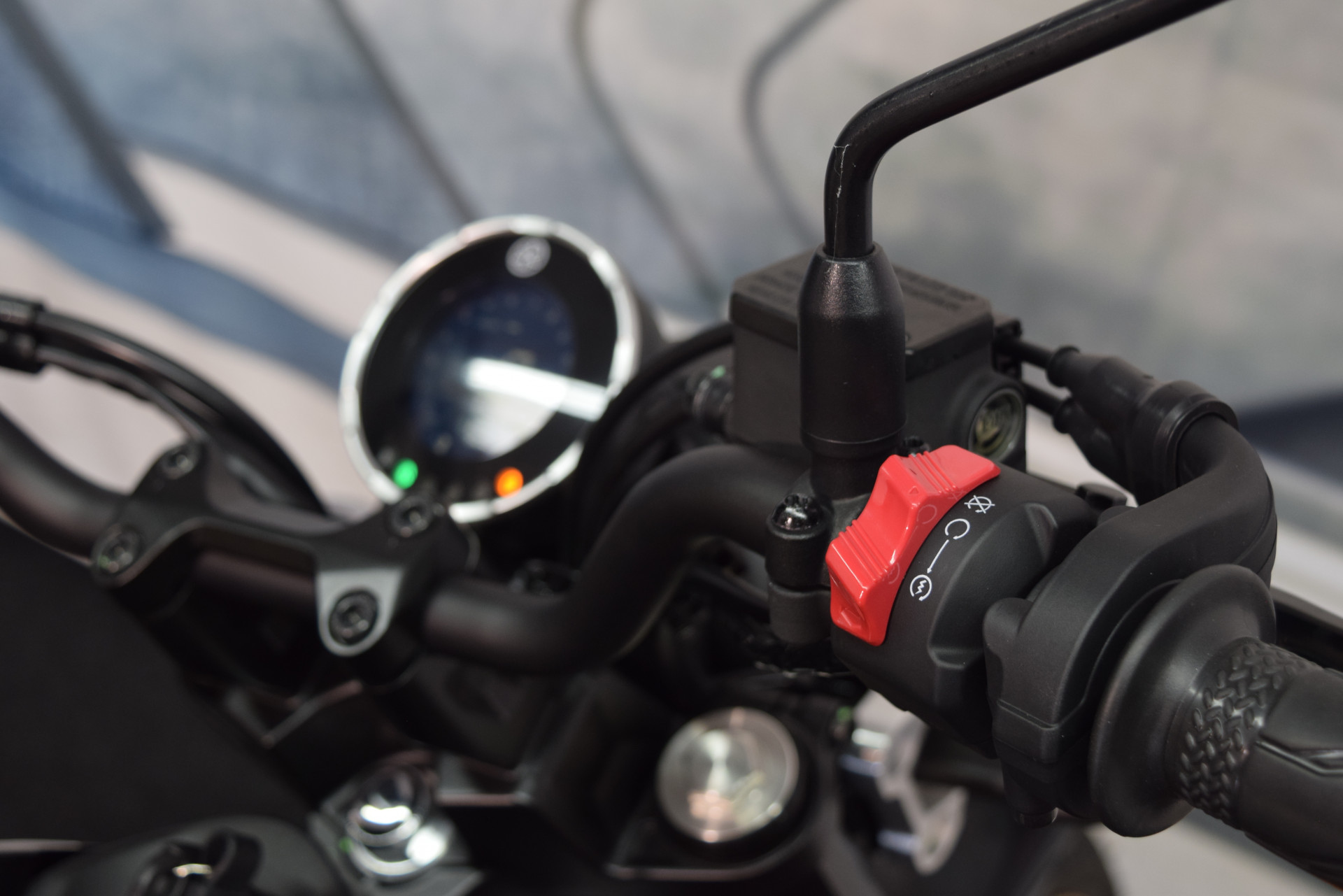 YAMAHA XSR 125 Legacy inkl. Akrapovic-image-9