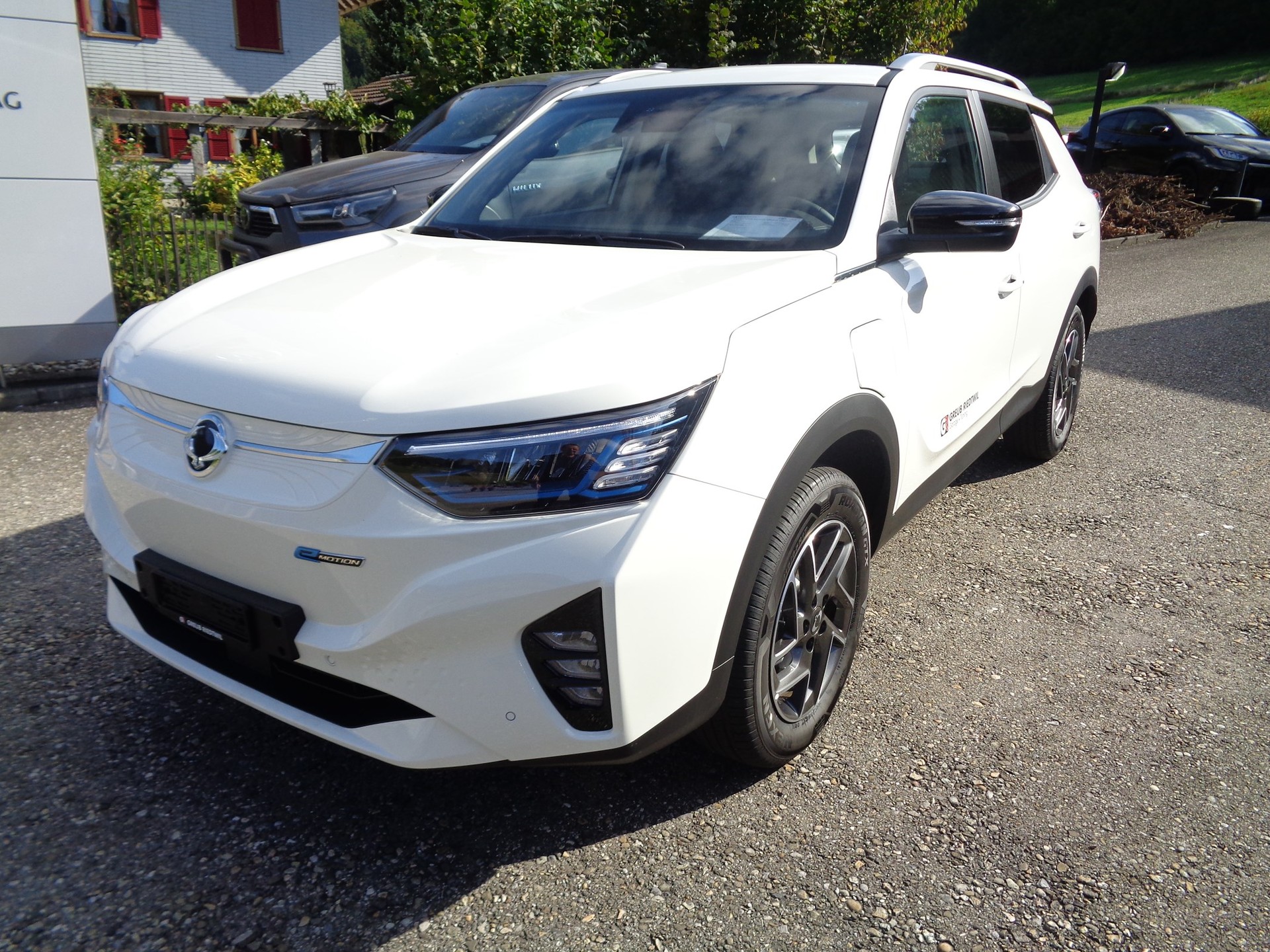 KGM-SsangYong Korando eMotion Titanium-showroom-element-1