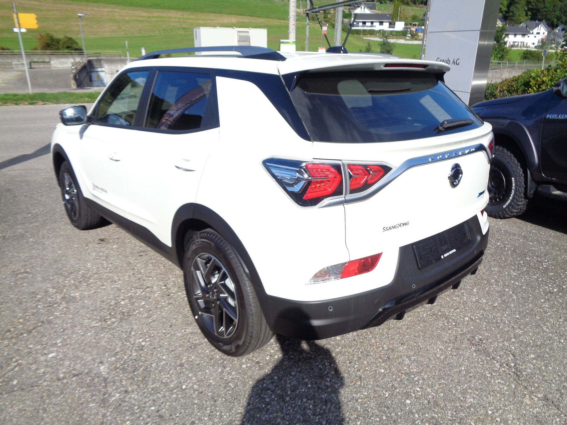 KGM-SsangYong Korando eMotion Titanium-showroom-element-2