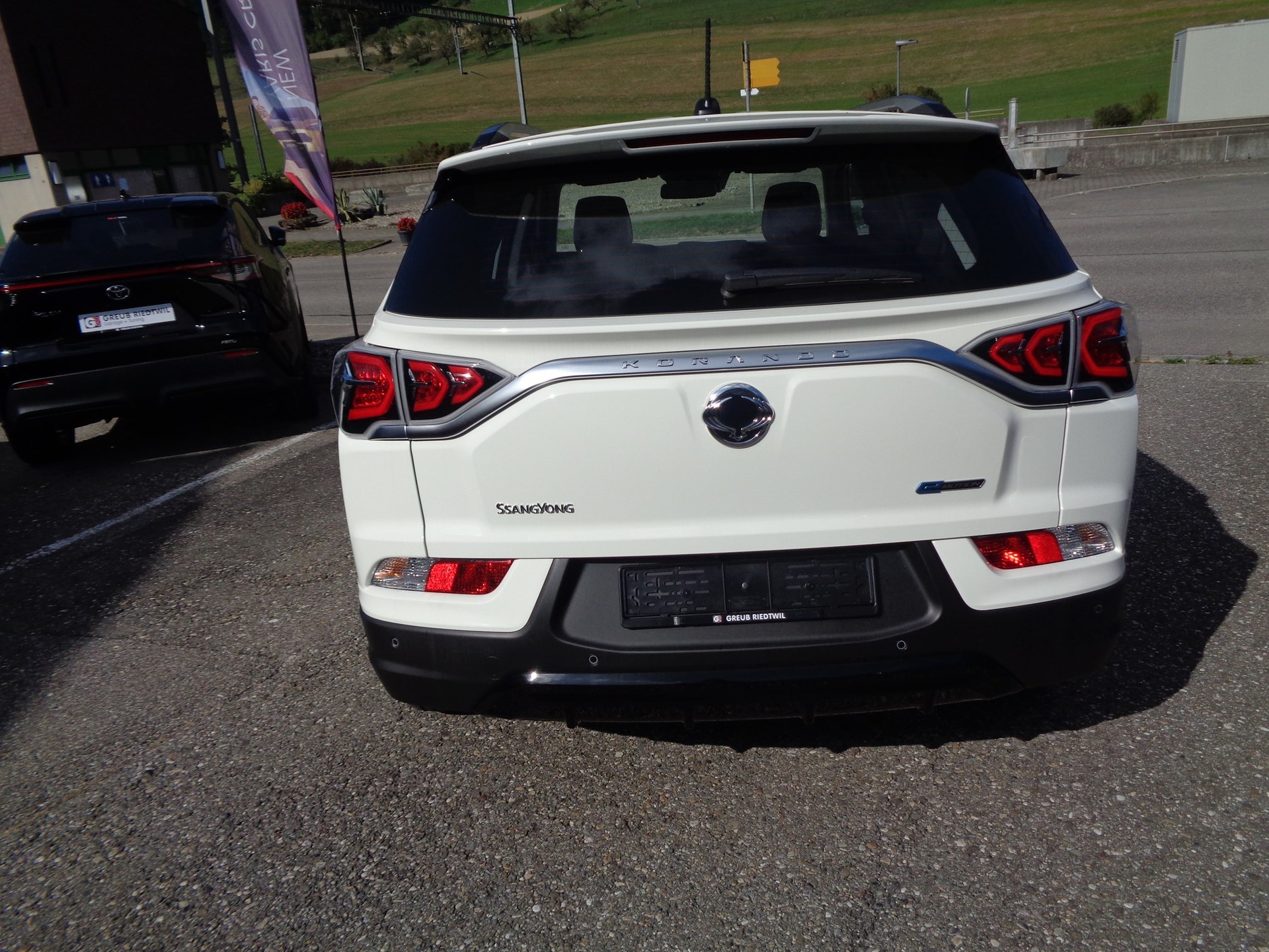 KGM-SsangYong Korando eMotion Titanium-showroom-element-3