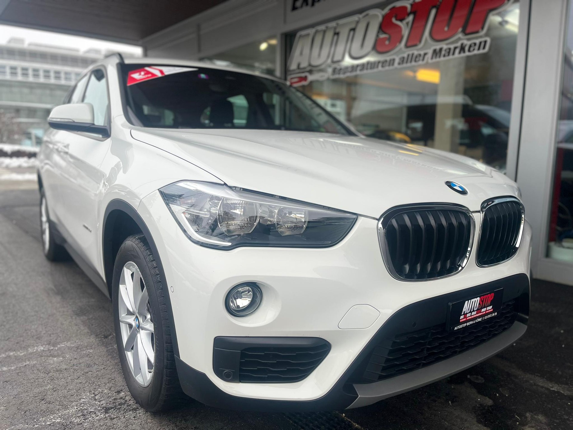 BMW X1 xDrive 18d Steptronic-showroom-element-1