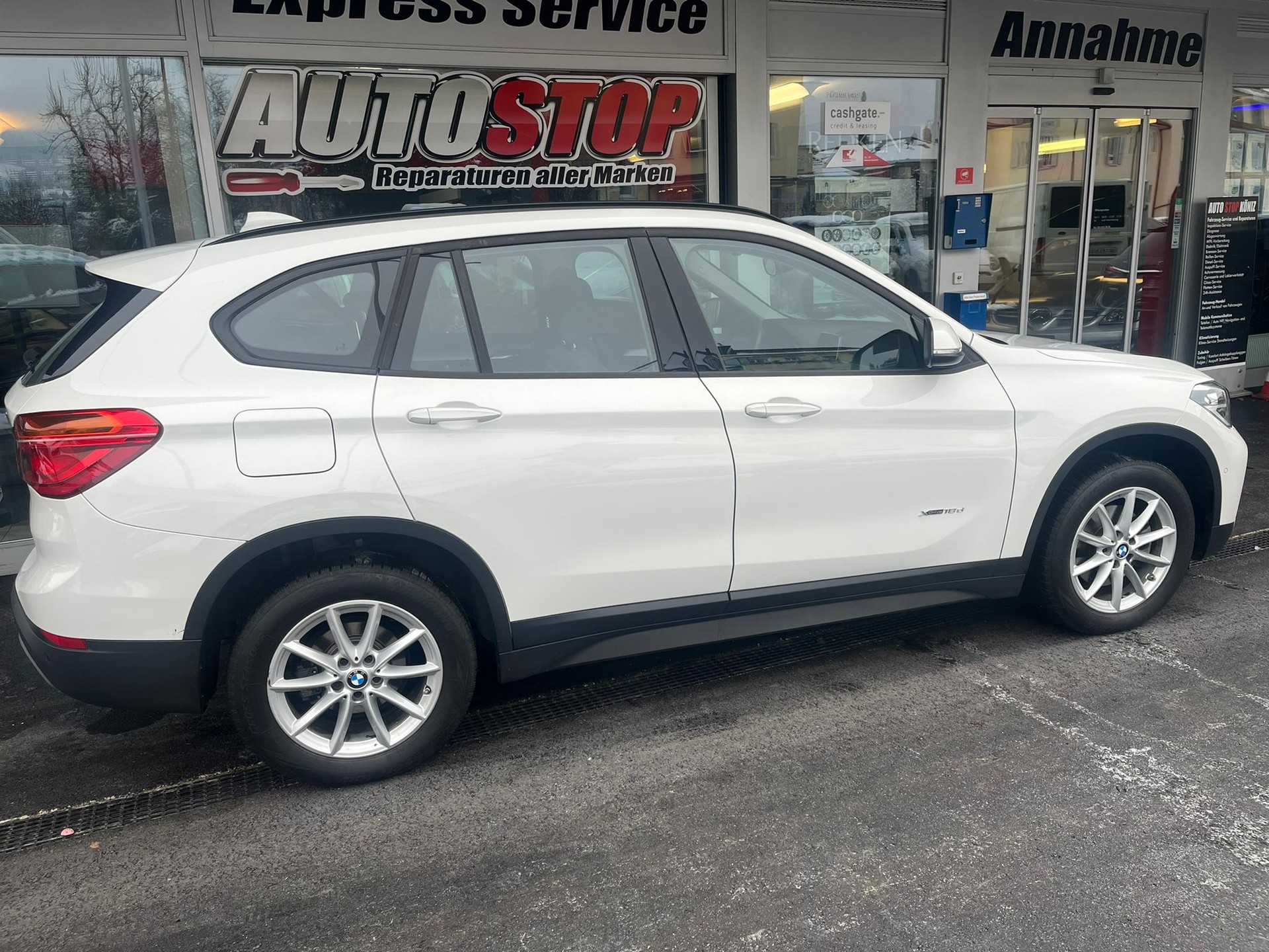 BMW X1 xDrive 18d Steptronic-showroom-element-3