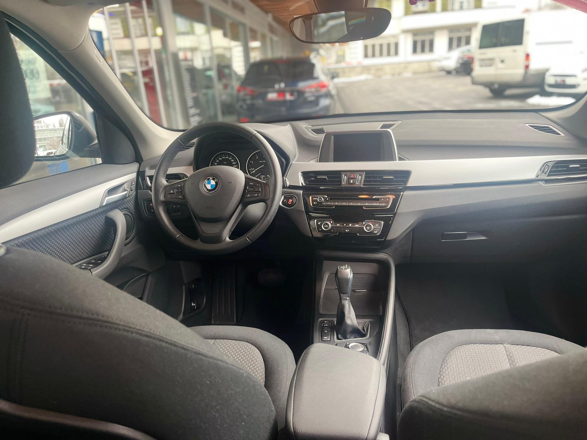 BMW X1 xDrive 18d Steptronic-image-8