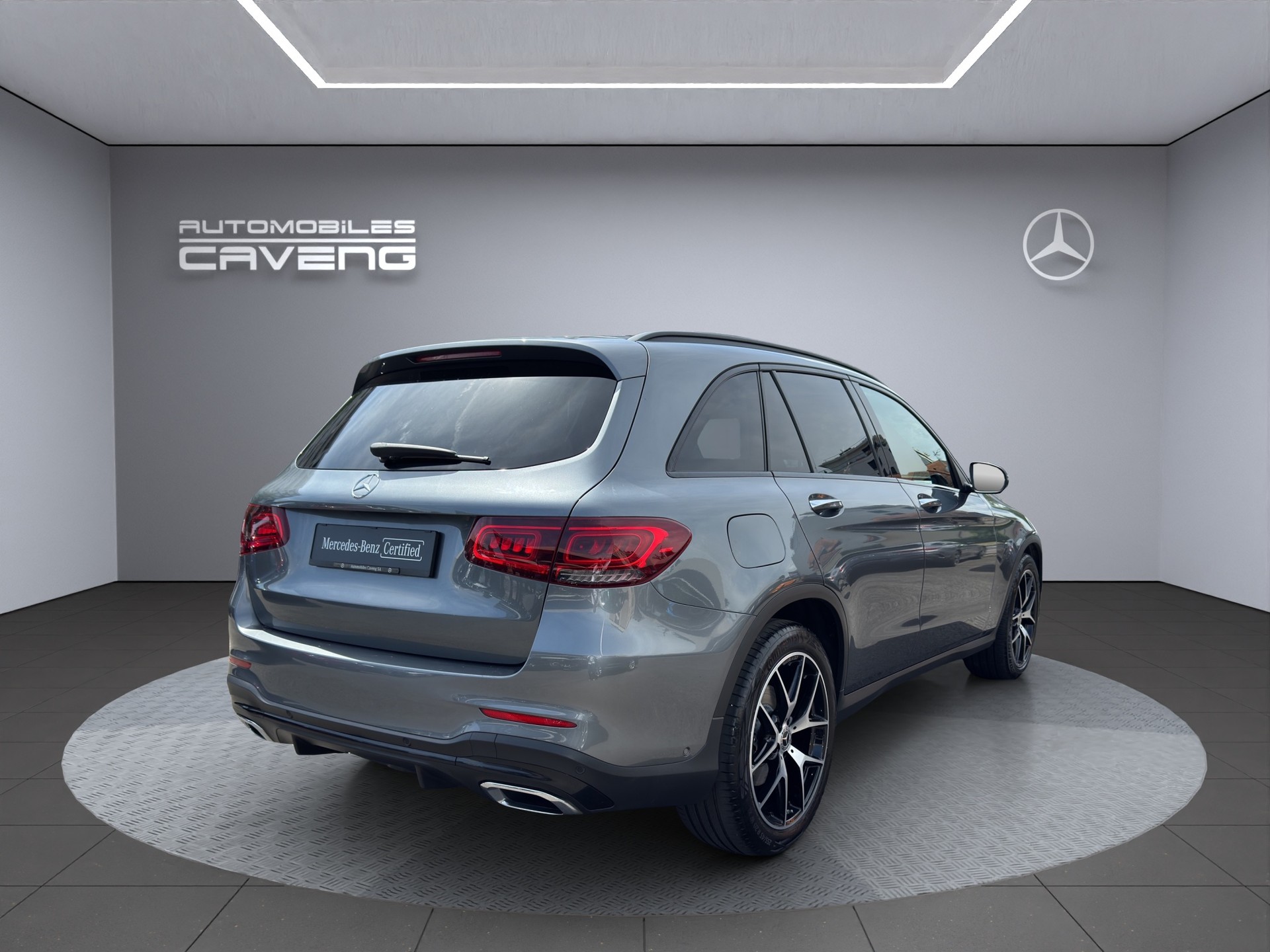 MERCEDES-BENZ GLC 300 AMG Line 4Matic 9G-Tronic-image-4