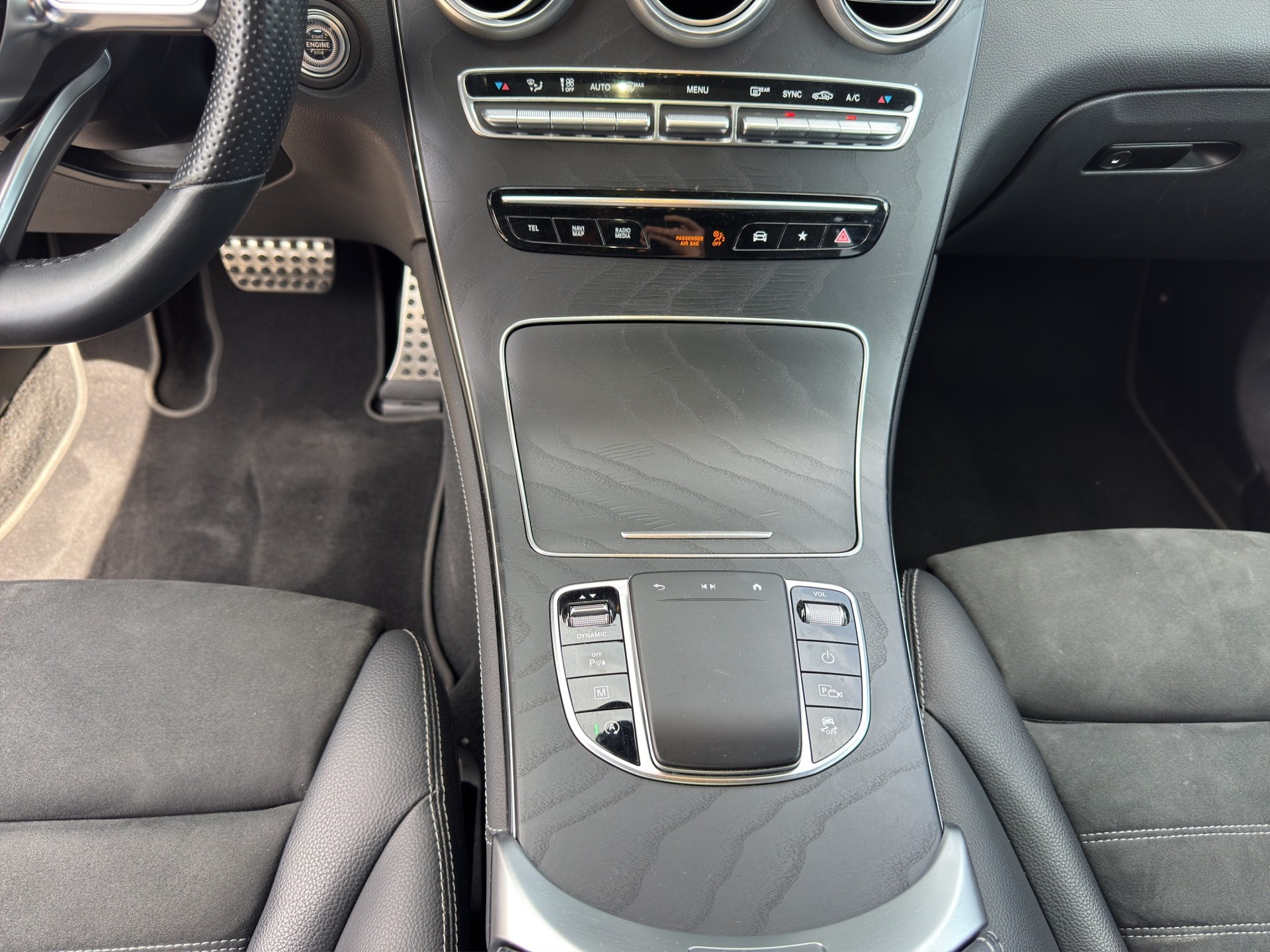 MERCEDES-BENZ GLC 300 AMG Line 4Matic 9G-Tronic-image-12