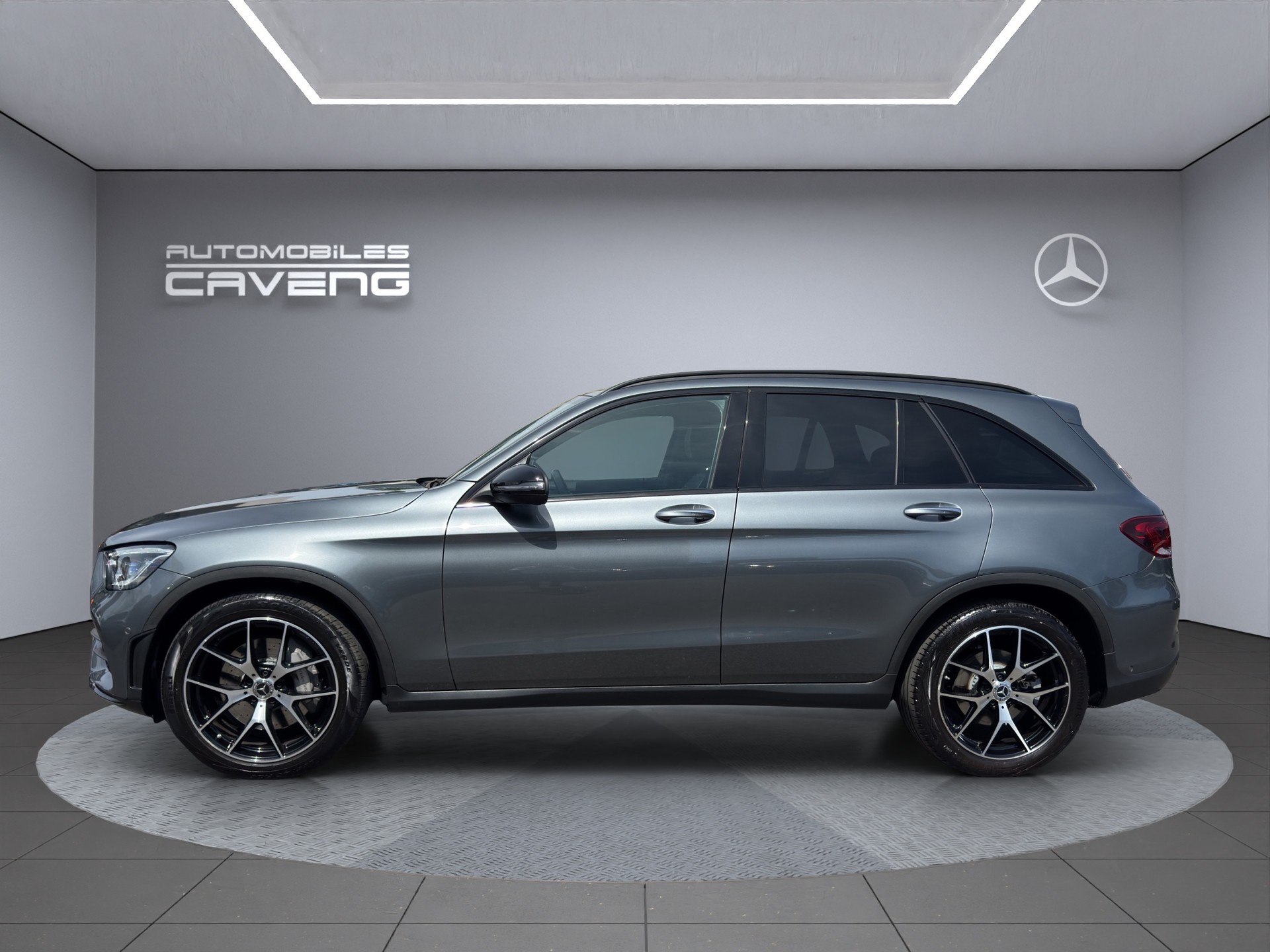 MERCEDES-BENZ GLC 300 AMG Line 4Matic 9G-Tronic-showroom-element-1