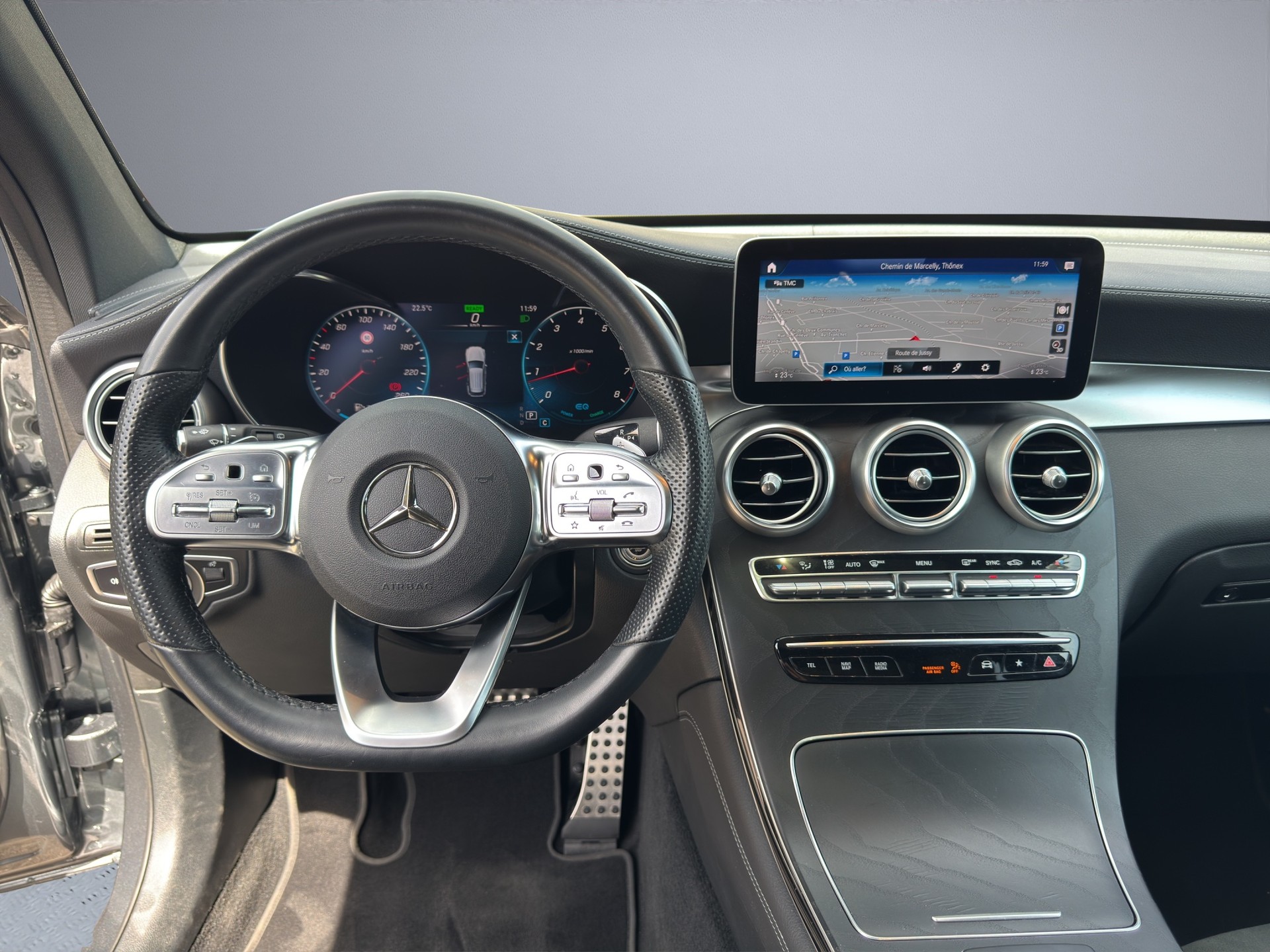 MERCEDES-BENZ GLC 300 AMG Line 4Matic 9G-Tronic-image-11