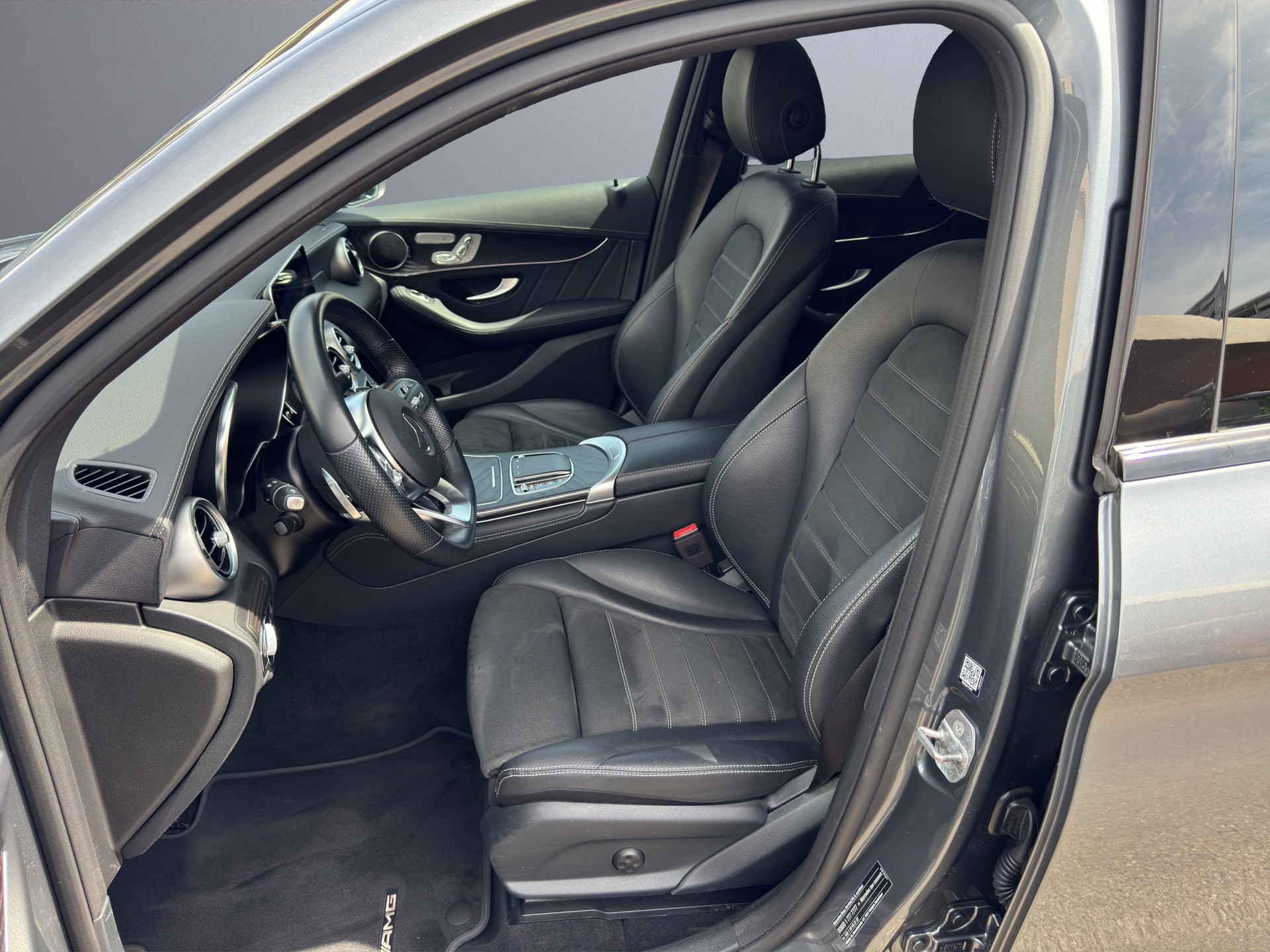 MERCEDES-BENZ GLC 300 AMG Line 4Matic 9G-Tronic-image-9