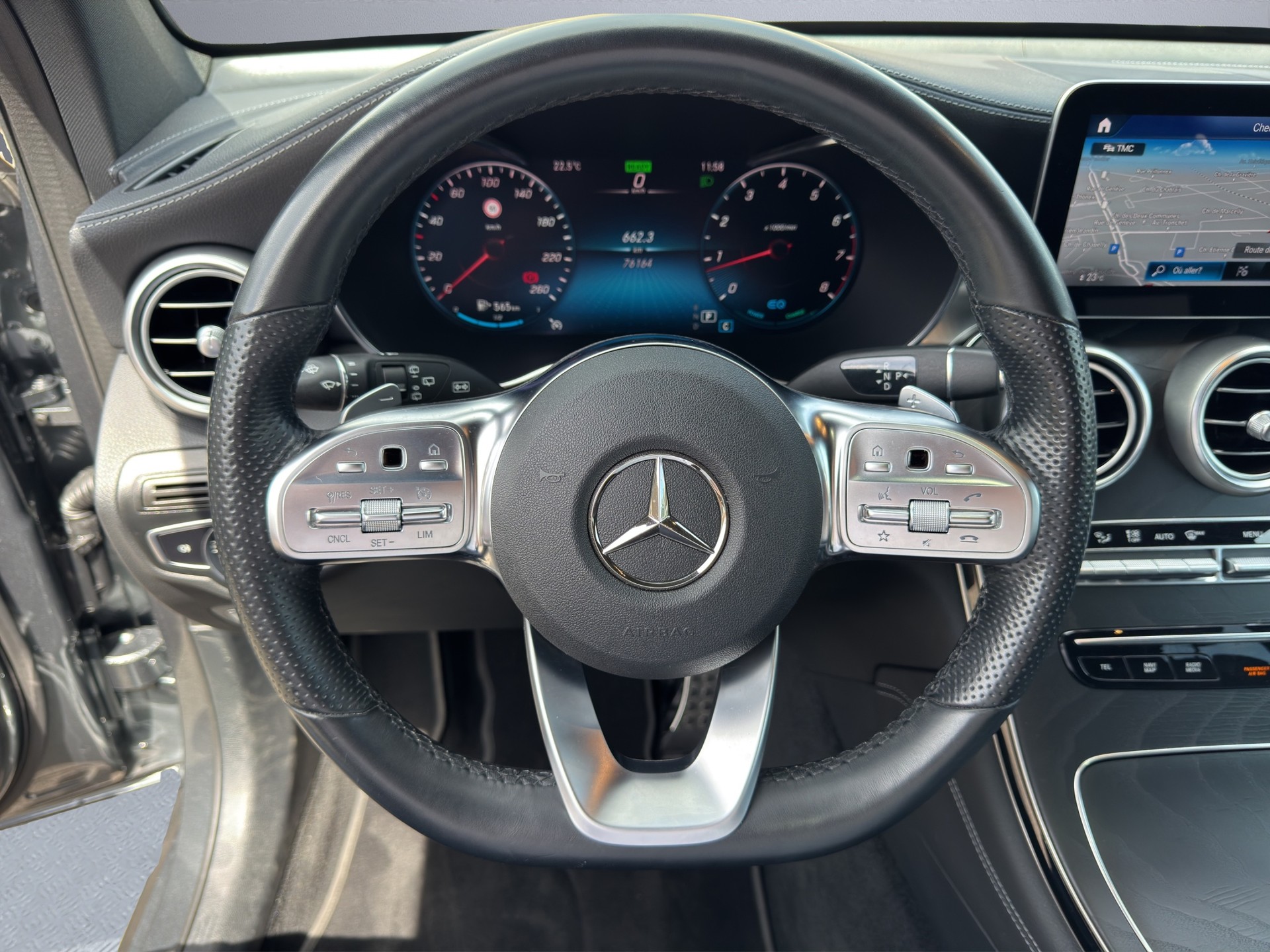 MERCEDES-BENZ GLC 300 AMG Line 4Matic 9G-Tronic-image-10