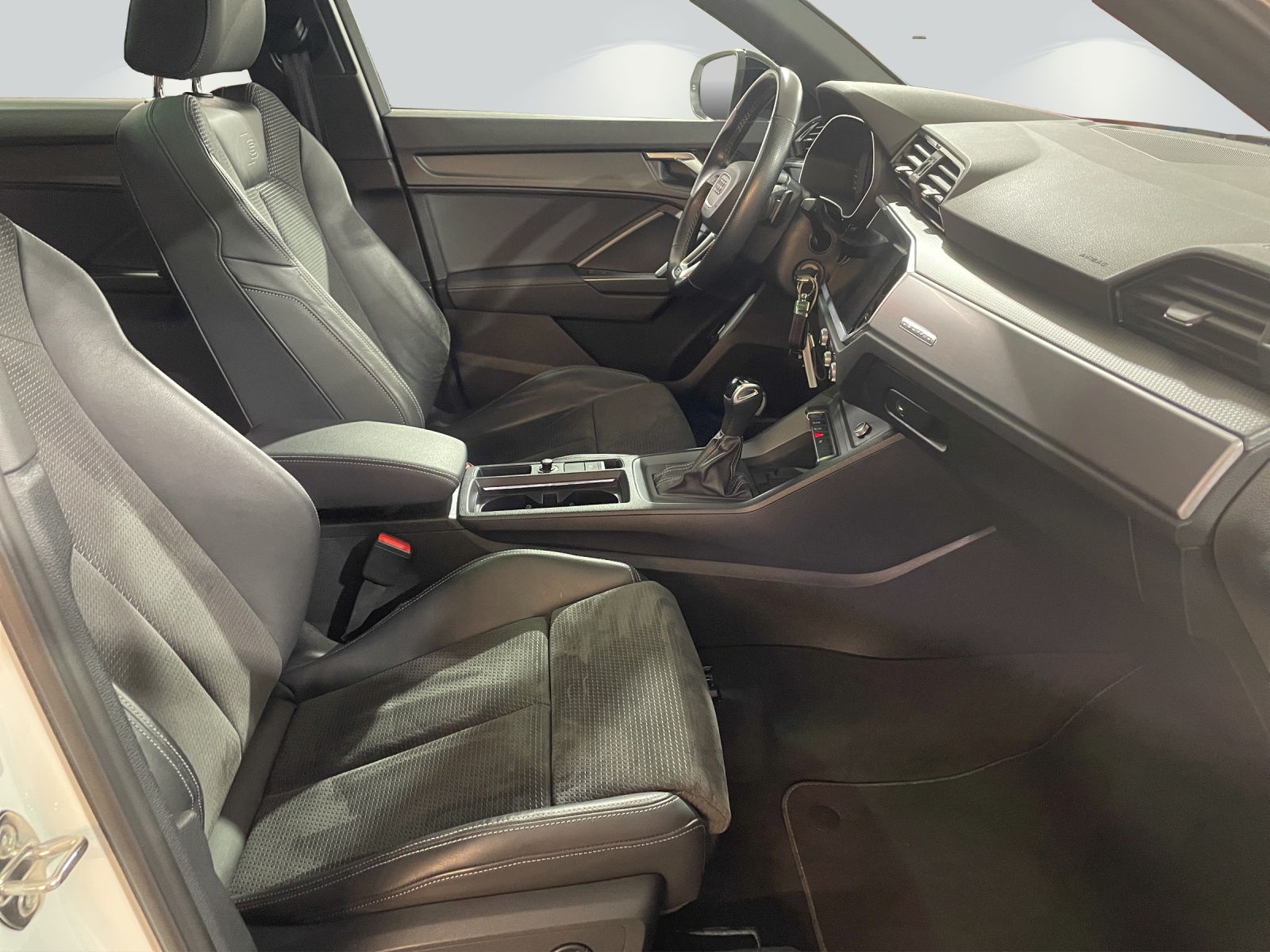 AUDI Q3 35 TDI S line Attraction quattro S-tronic-image-7