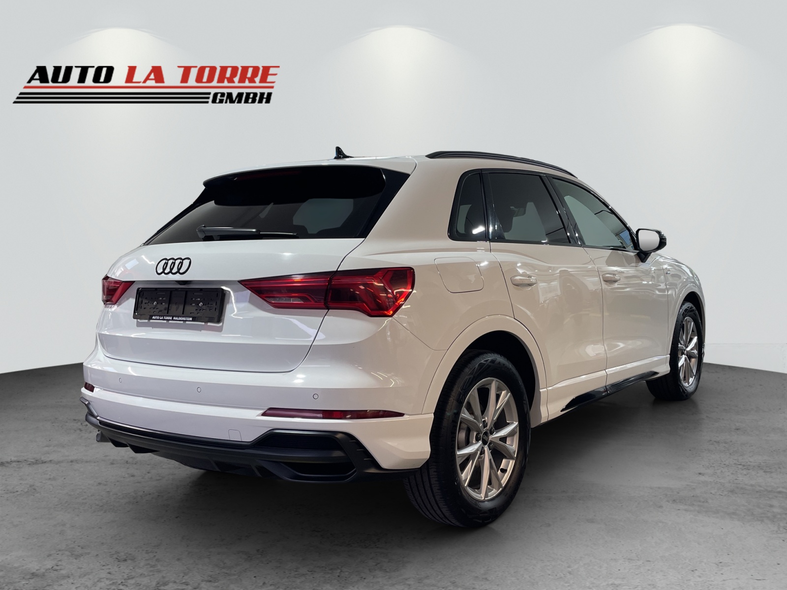 AUDI Q3 35 TDI S line Attraction quattro S-tronic-image-2