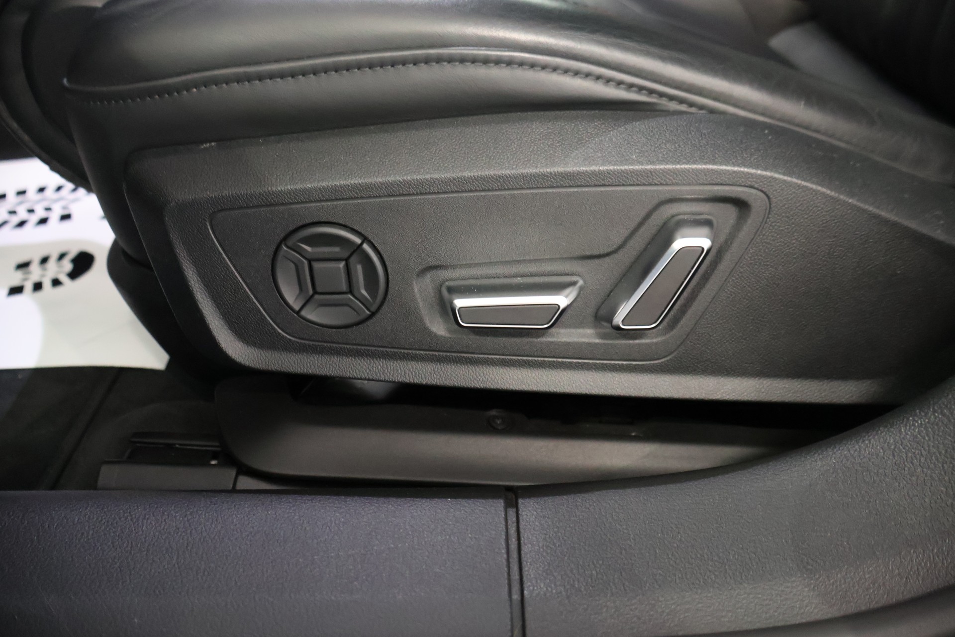 AUDI A6 allroad 55 TFSI quattro S-tronic-image-28
